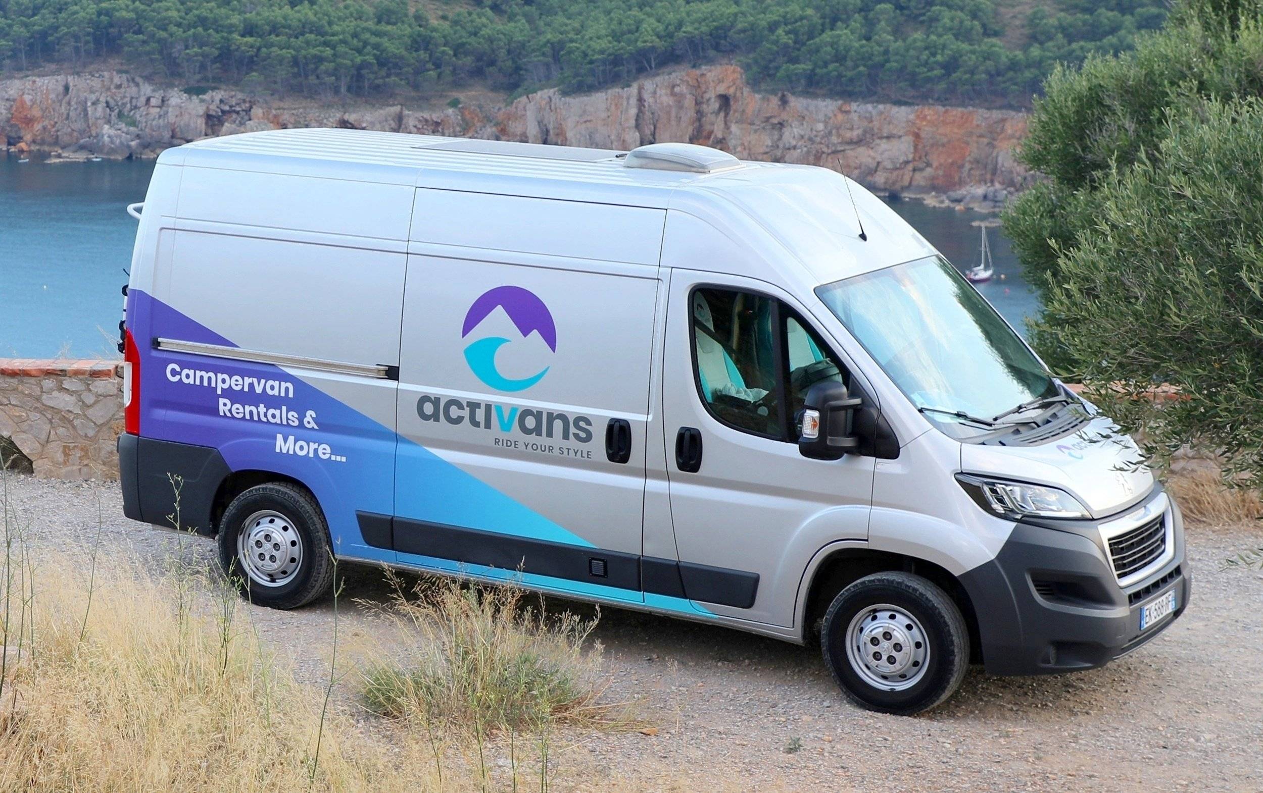 schräge Vorderansicht Peugeot Boxer 2,2l 130hp HDI - Yescapa