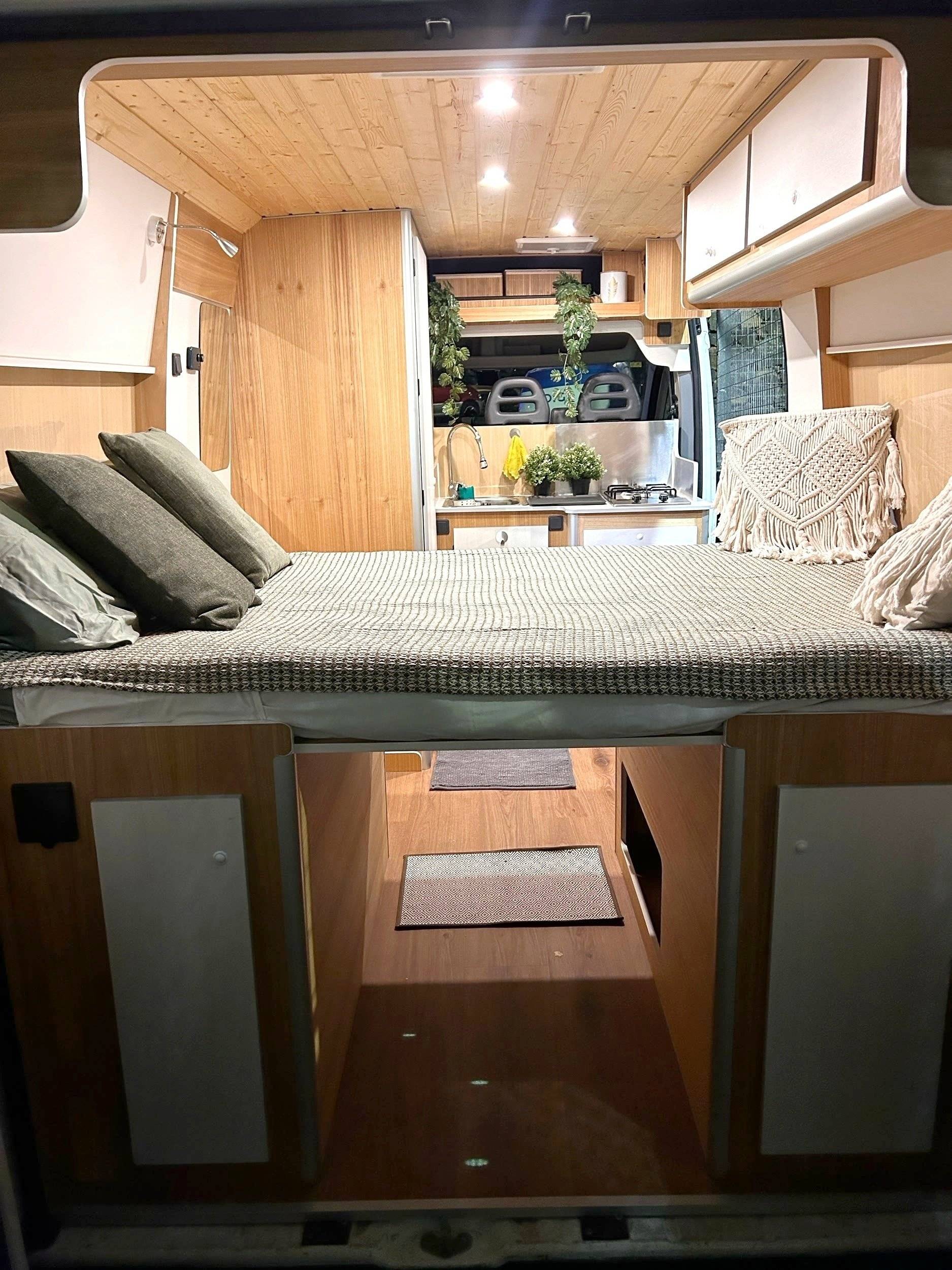 Couchages Citroën Jumper BlueHDi 140 - Yescapa