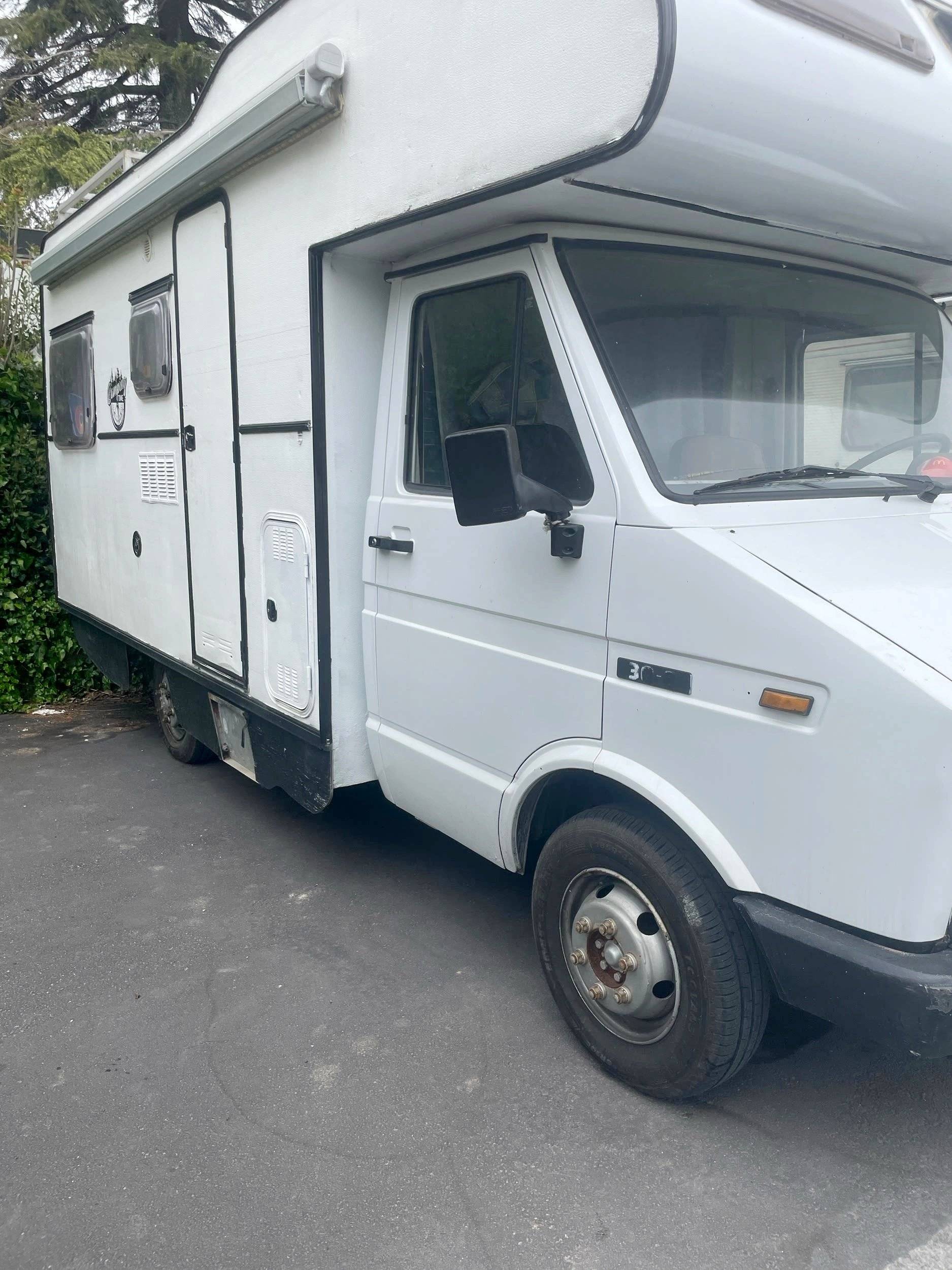 Vista del vehículo ángulo delantero Iveco Fiat ducato - Yescapa