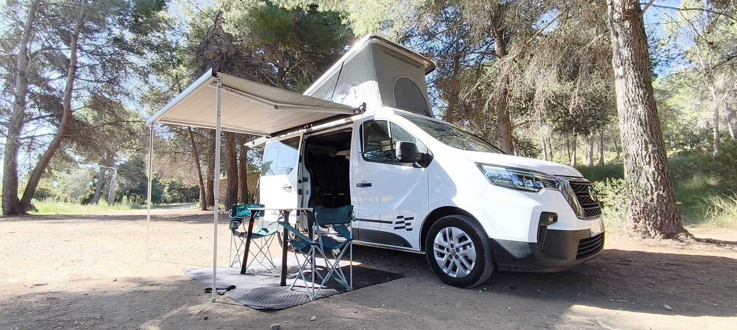 Vista de 3/4 Nissan Nissan Primastar - Yescapa