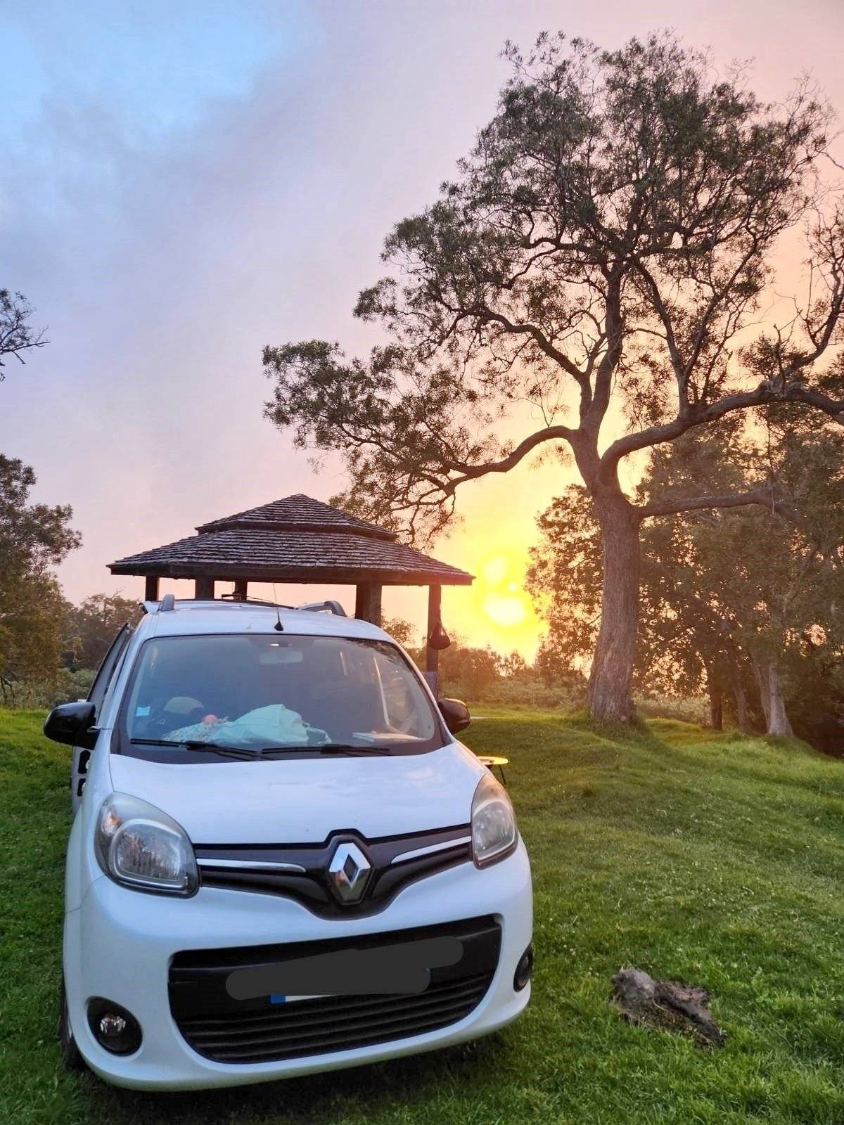 Vista de 3/4 Renault Kangoo - Yescapa