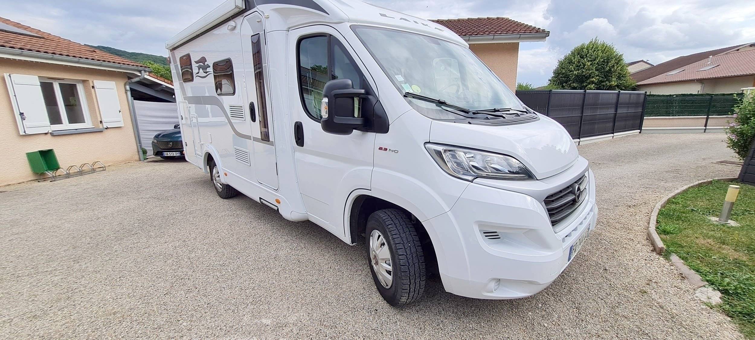 Vista del vehículo ángulo delantero Fiat Ducato 2,3 l 148 ch - Yescapa