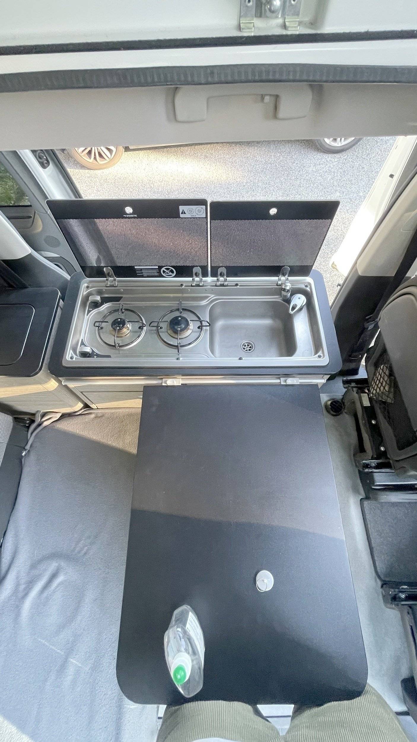 Área de jantar Citroën SpaceTourer - Yescapa
