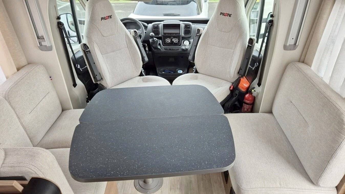 Pilote P746 