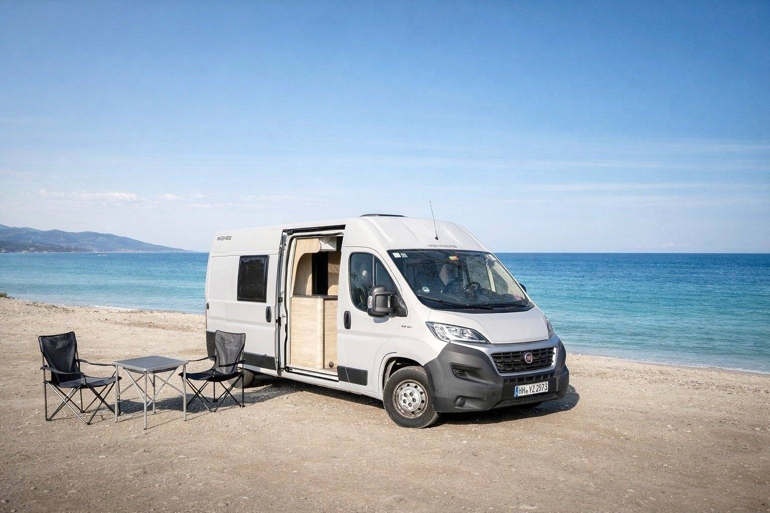 Vue avant de 3/4 Fiat Ducato 230 Multijet - Yescapa