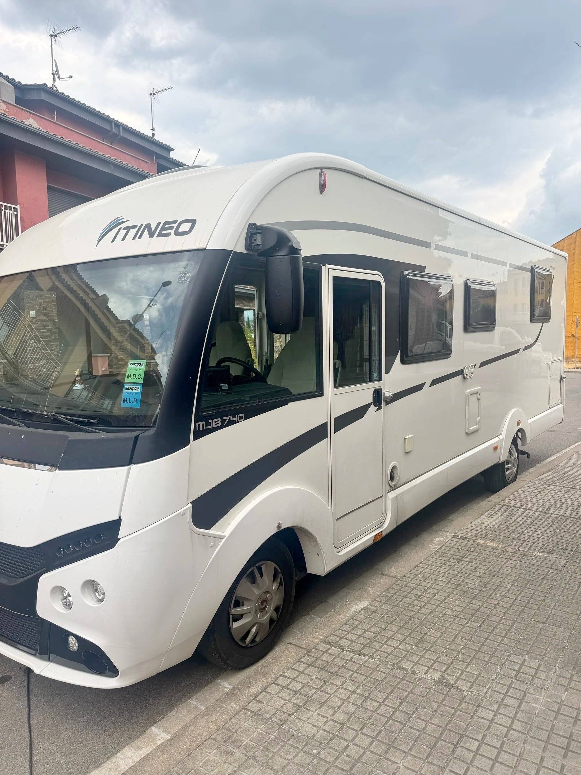 Front view from 3/4 Fiat Ducato 2,3 l Multijet 120 ch - Yescapa