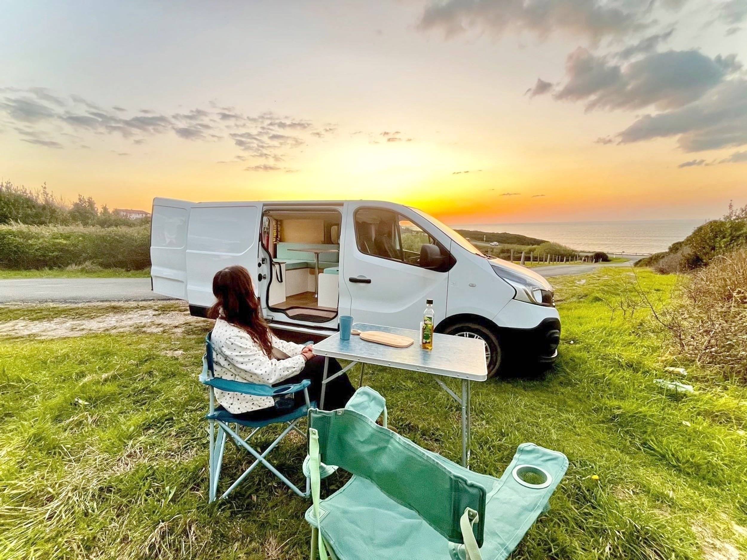 Vista del vehículo ángulo delantero Renault Renault trafic 3 - Yescapa