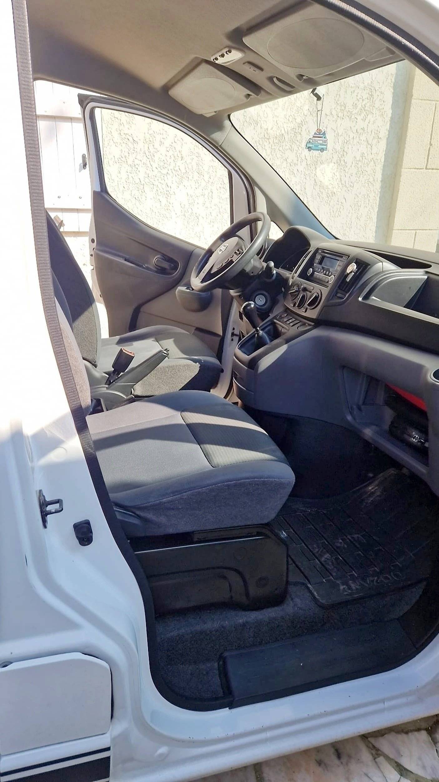 Poste de conduite Nissan NV200 - Yescapa