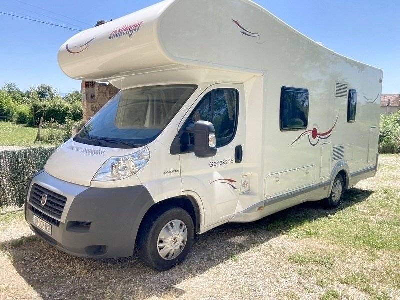 Vista del vehículo ángulo delantero Fiat Ducato 2,2 l 100 ch - Yescapa