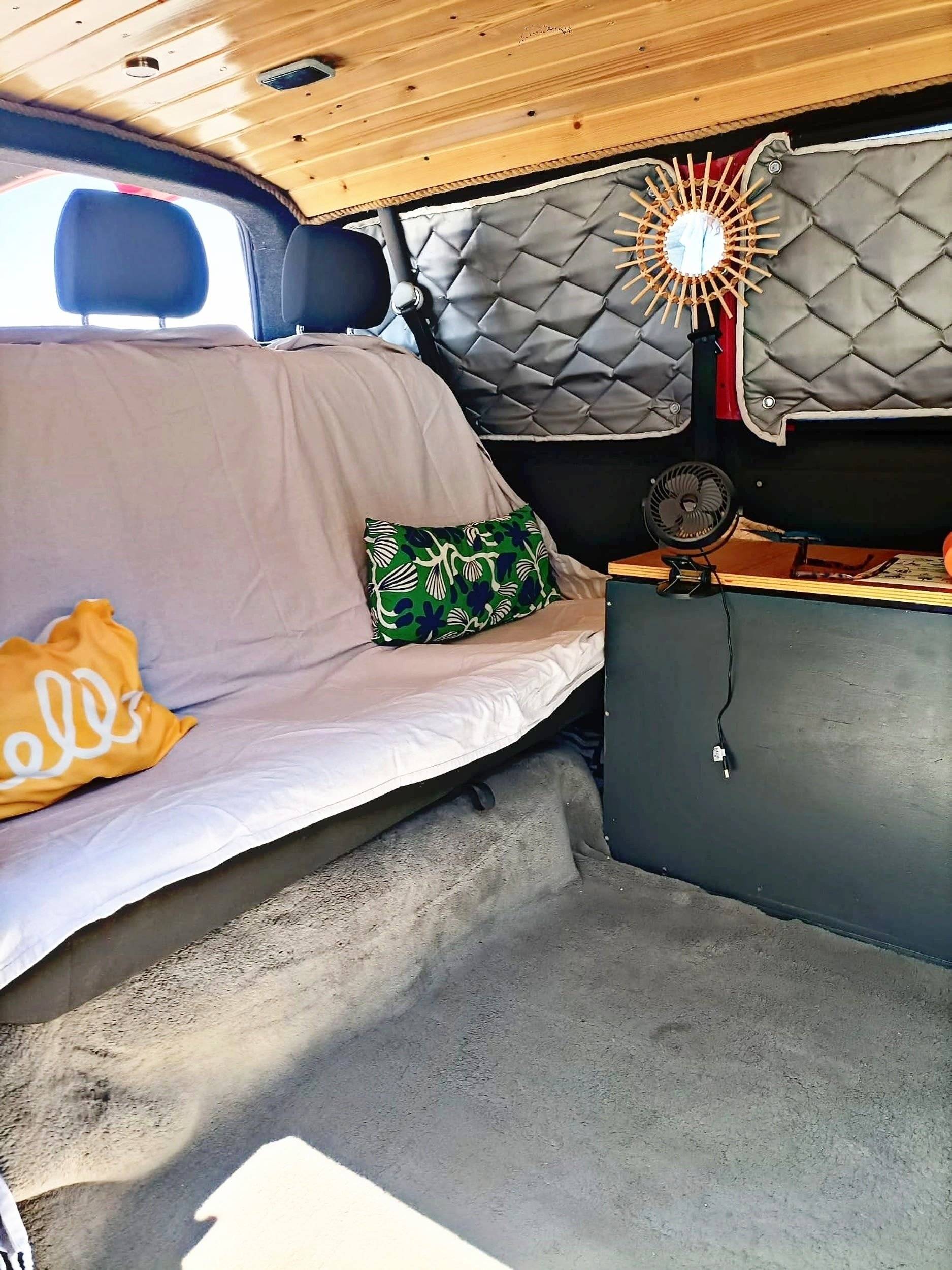 Área de jantar Volkswagen Transporter - Yescapa