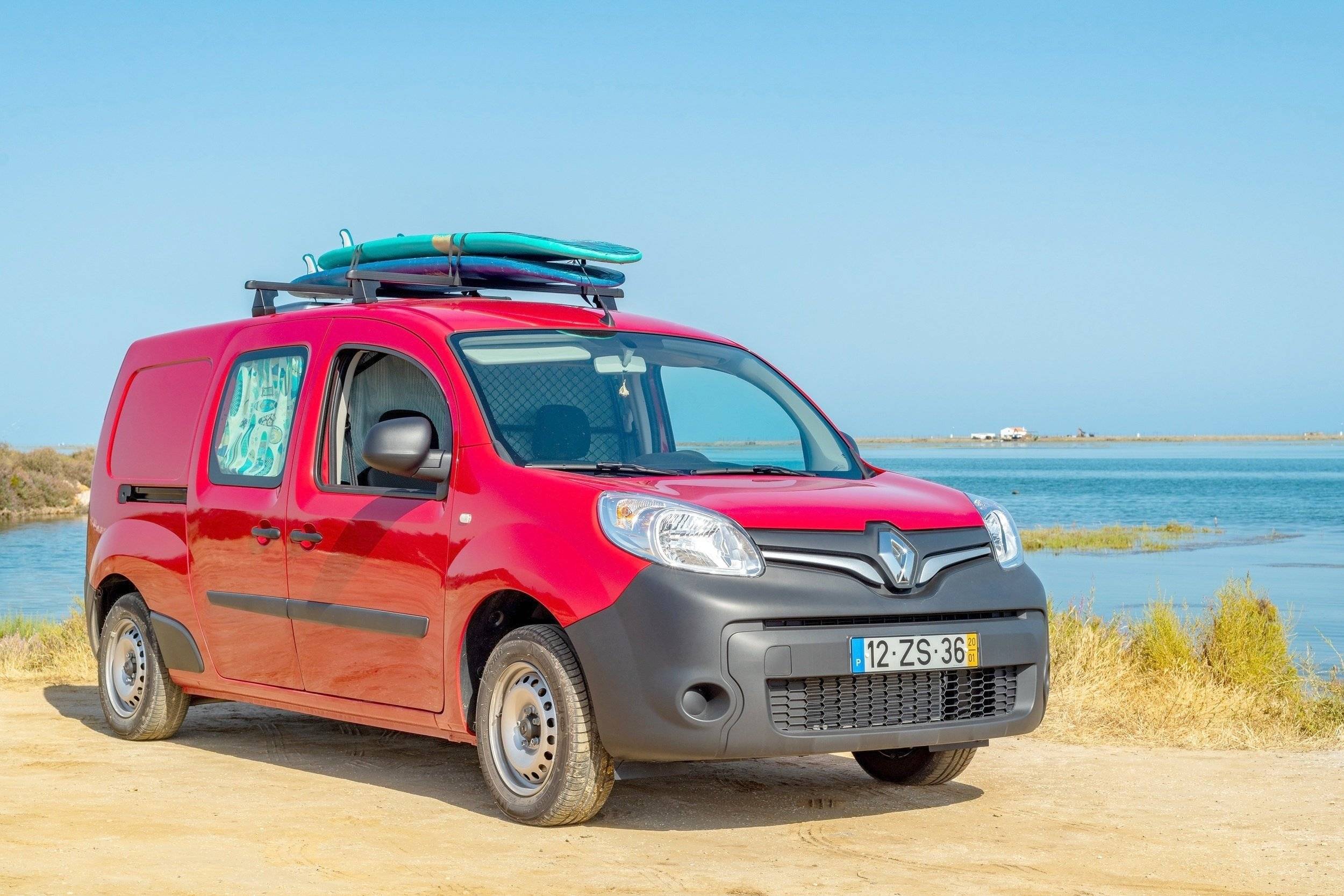 schräge Vorderansicht Renault (Kangoo) - Yescapa