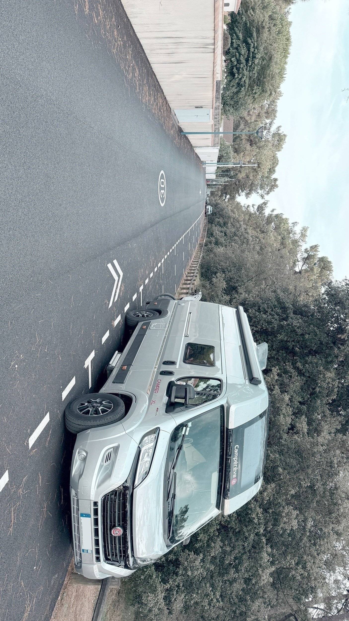 Front view from 3/4 Fiat Ducato 2,3 l 140 CV - Yescapa