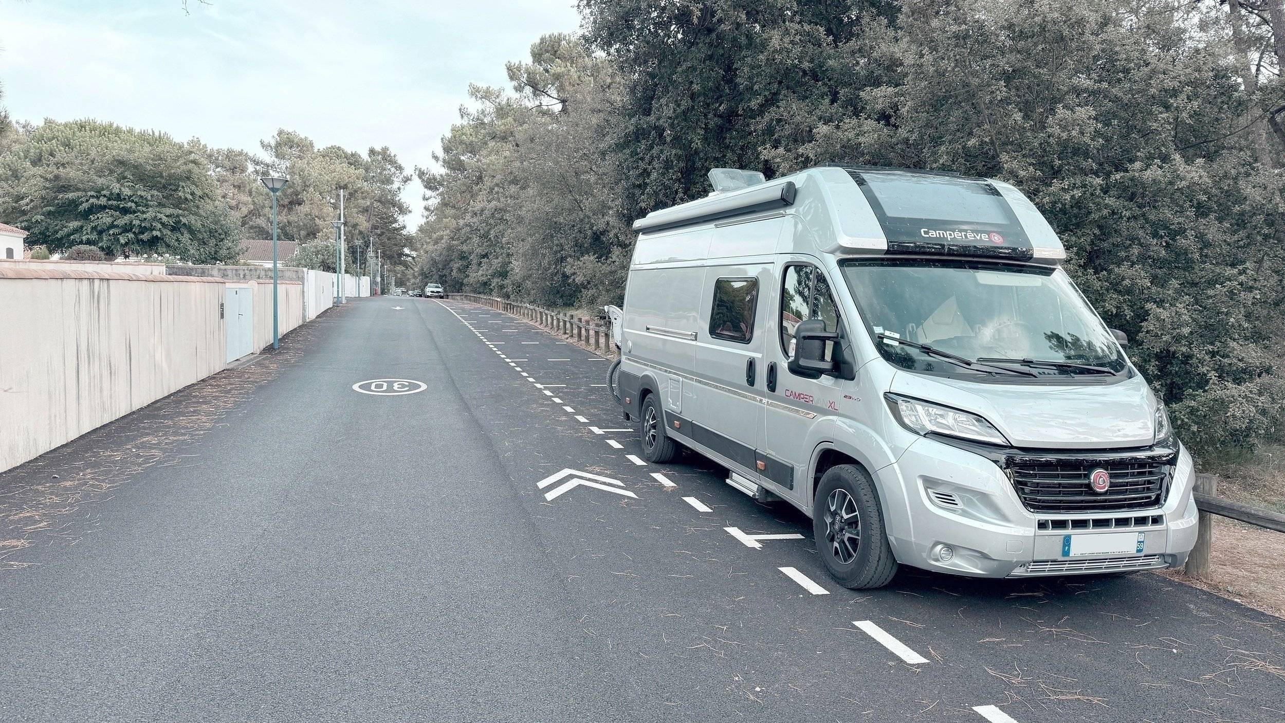 Vista frontale a ¾ Fiat Ducato 2,3 l 140 CV - Yescapa