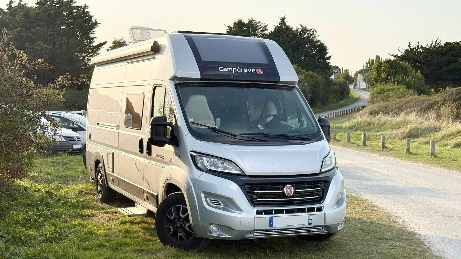 Vue avant de 3/4 Fiat Ducato 2,3 l 140 CV - Yescapa