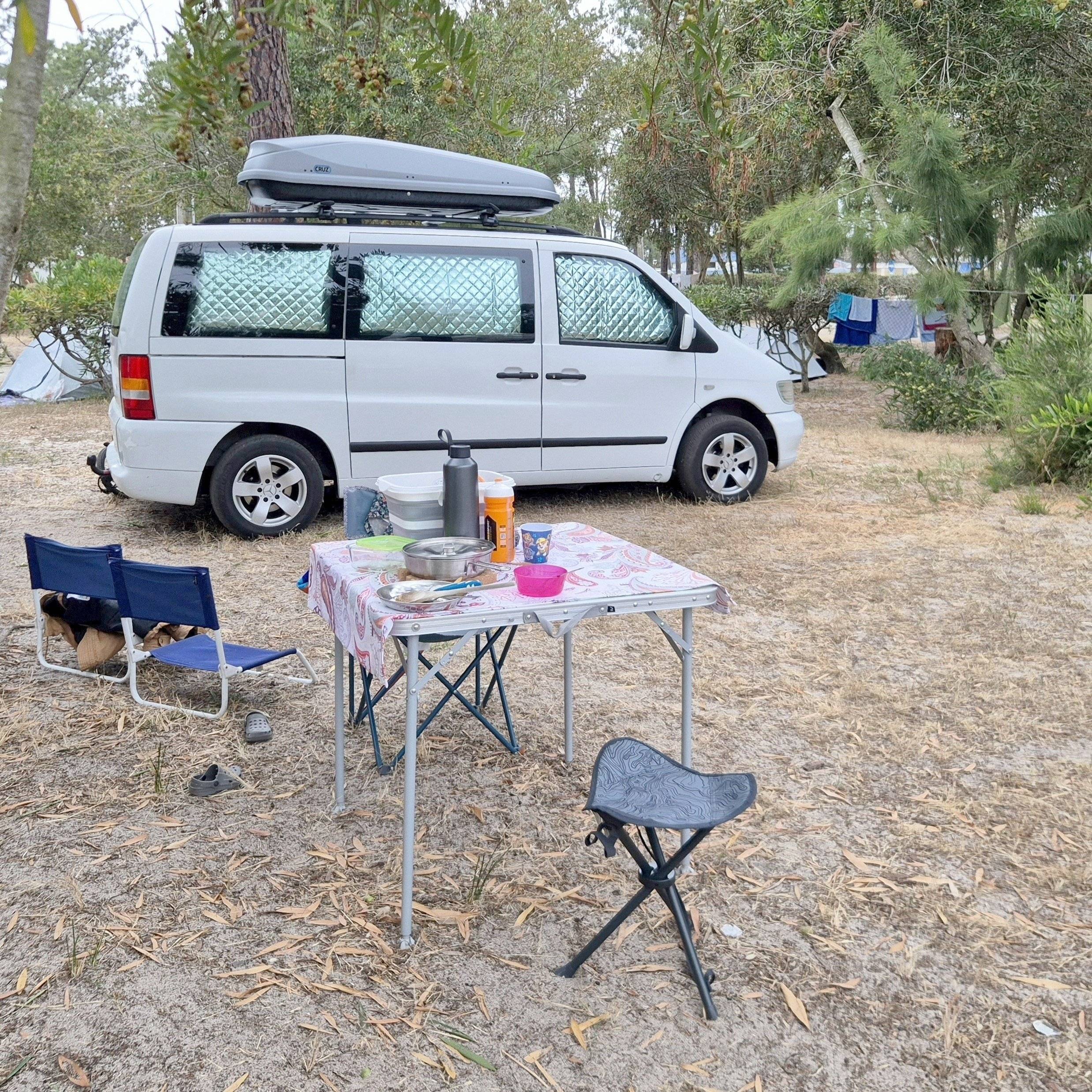 Vue avant de 3/4 Mercedes Mercedes - Yescapa
