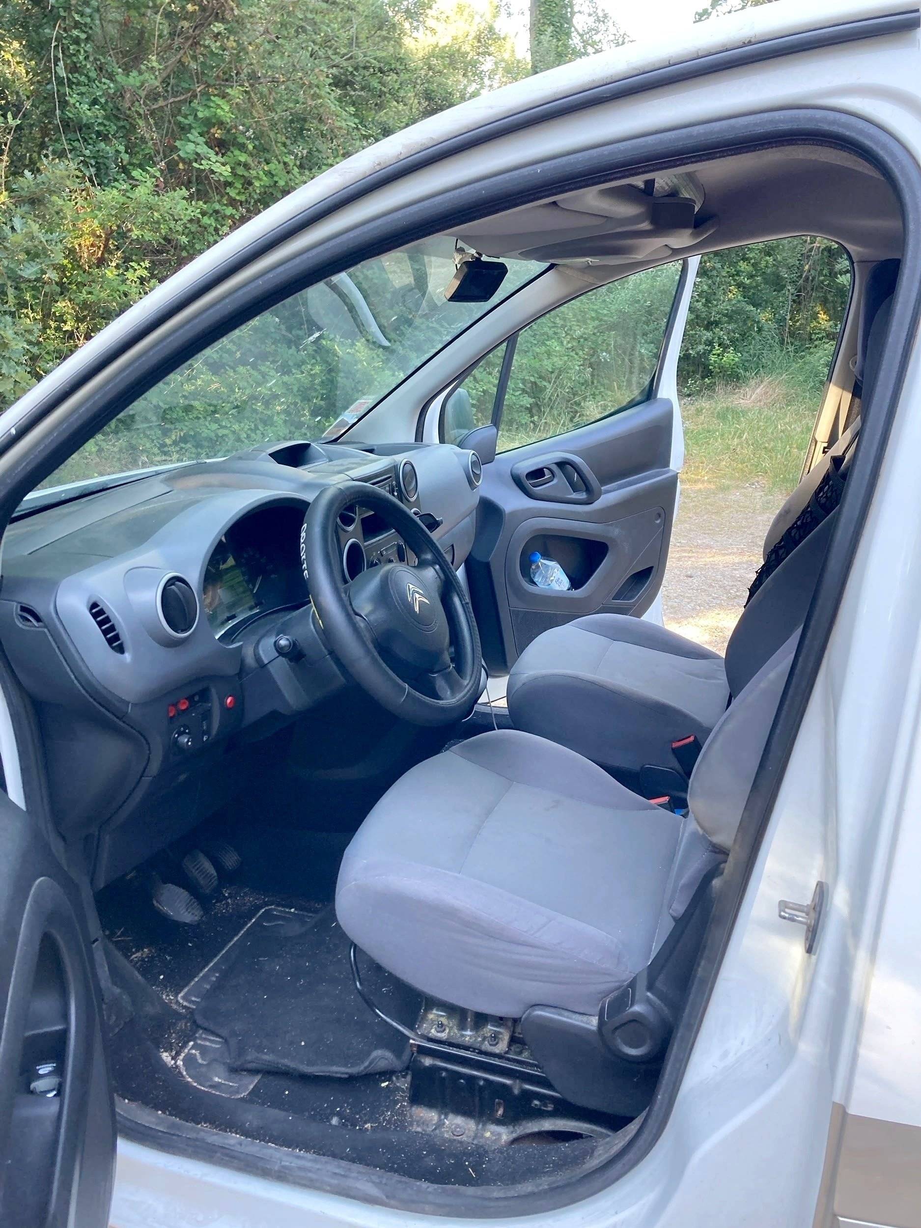 Poste de conduite Citroën Berlingo - Yescapa