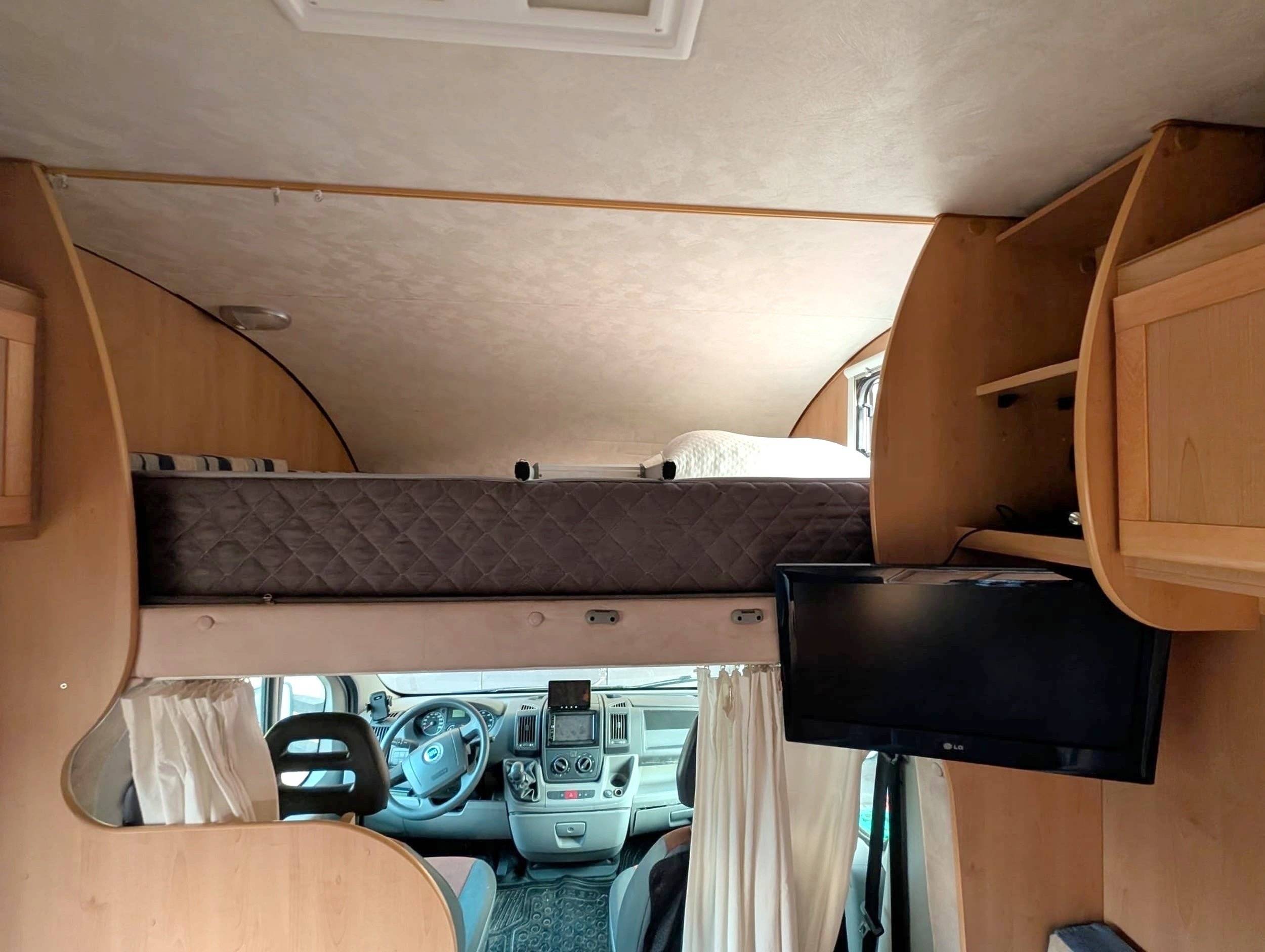Berth Fiat Ducato 2,2 l 115 ch - Yescapa