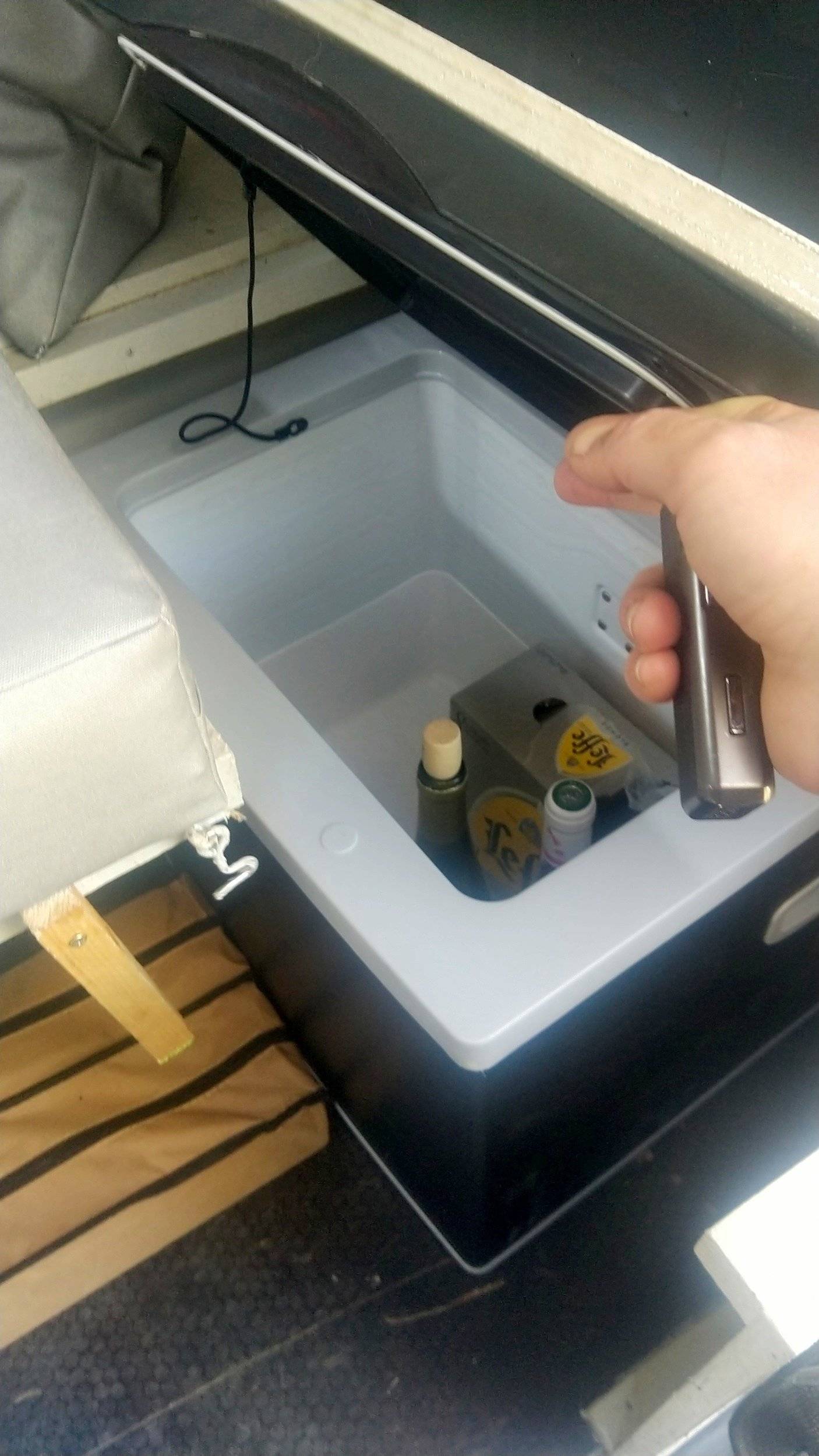 Área de jantar Mercedes Vito 2,0 l 136 ch - Yescapa