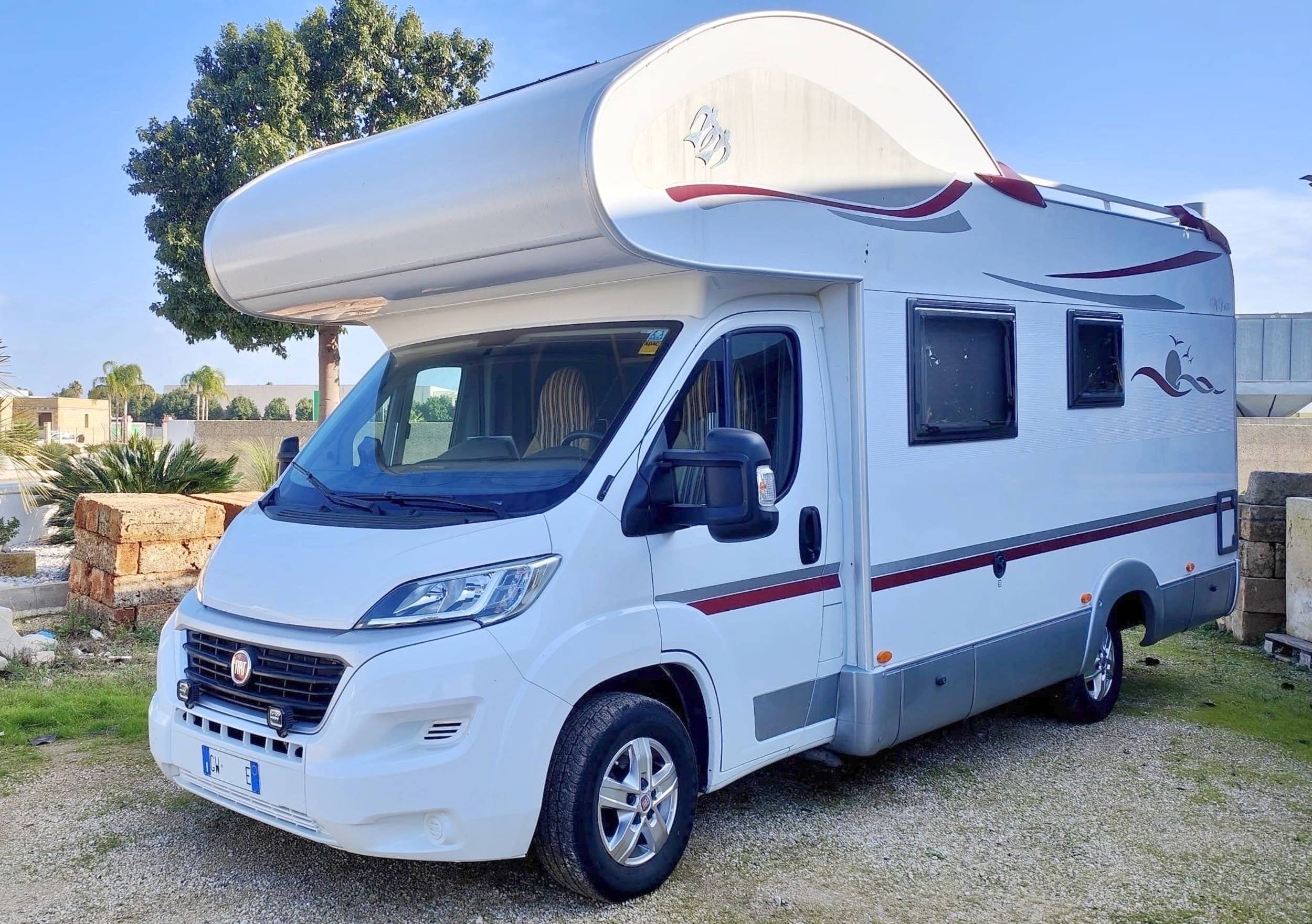 Rear view  - Yescapa