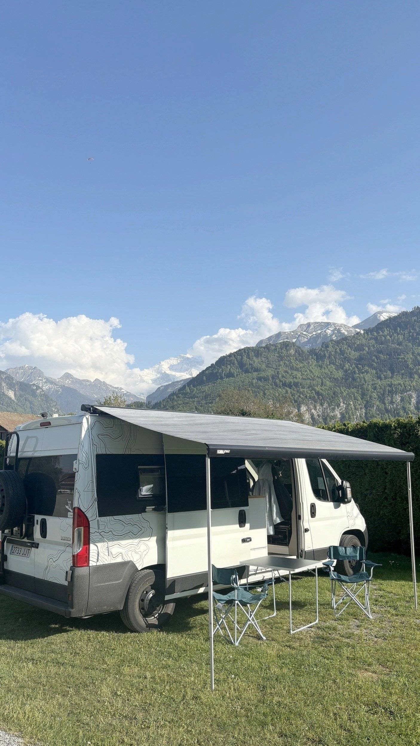 Vista de 3/4 Peugeot Boxer 2,2 l 120 ch. - Yescapa
