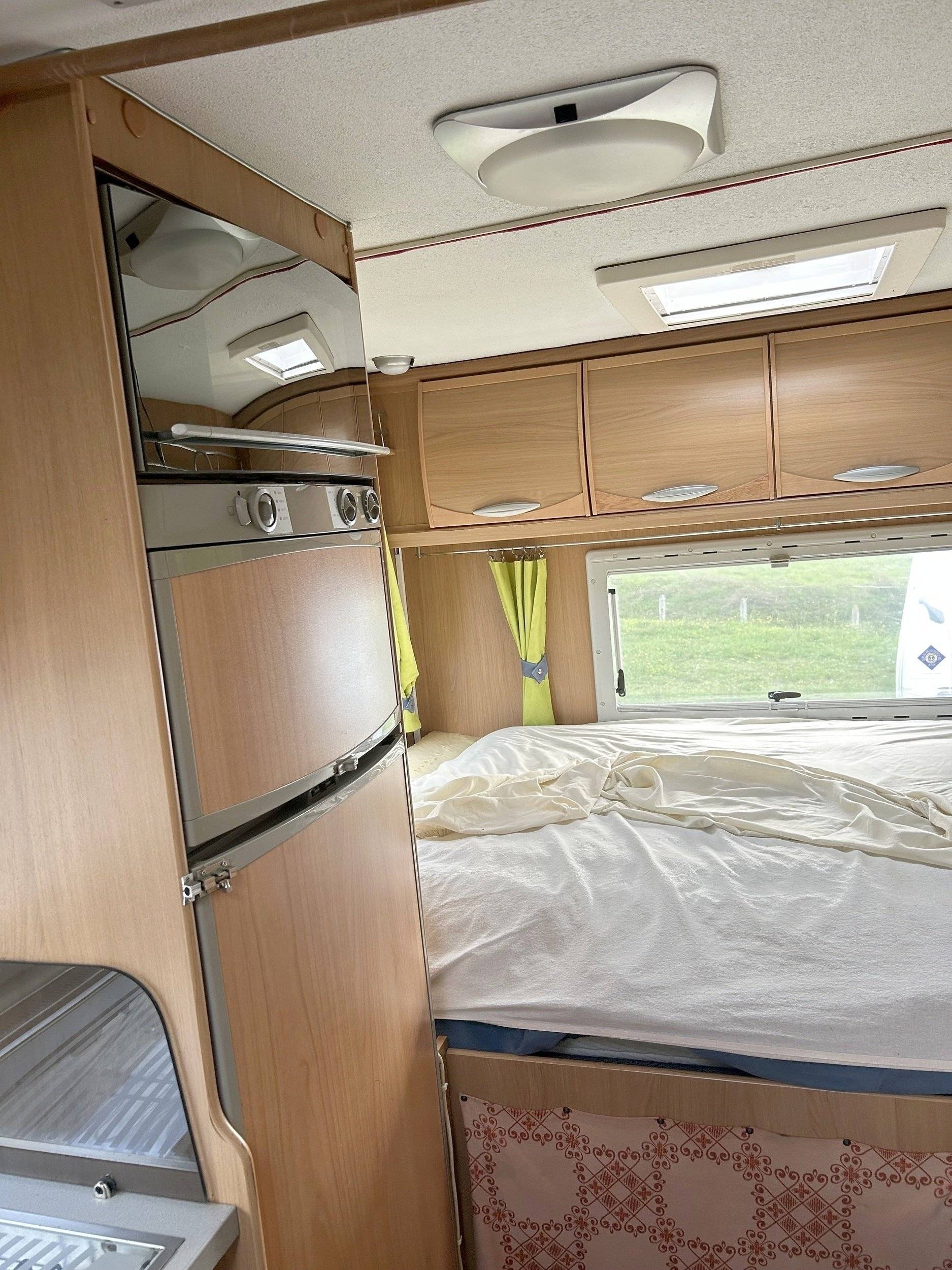 Berth Renault Renault master 3.0l DCI 140CV - Yescapa