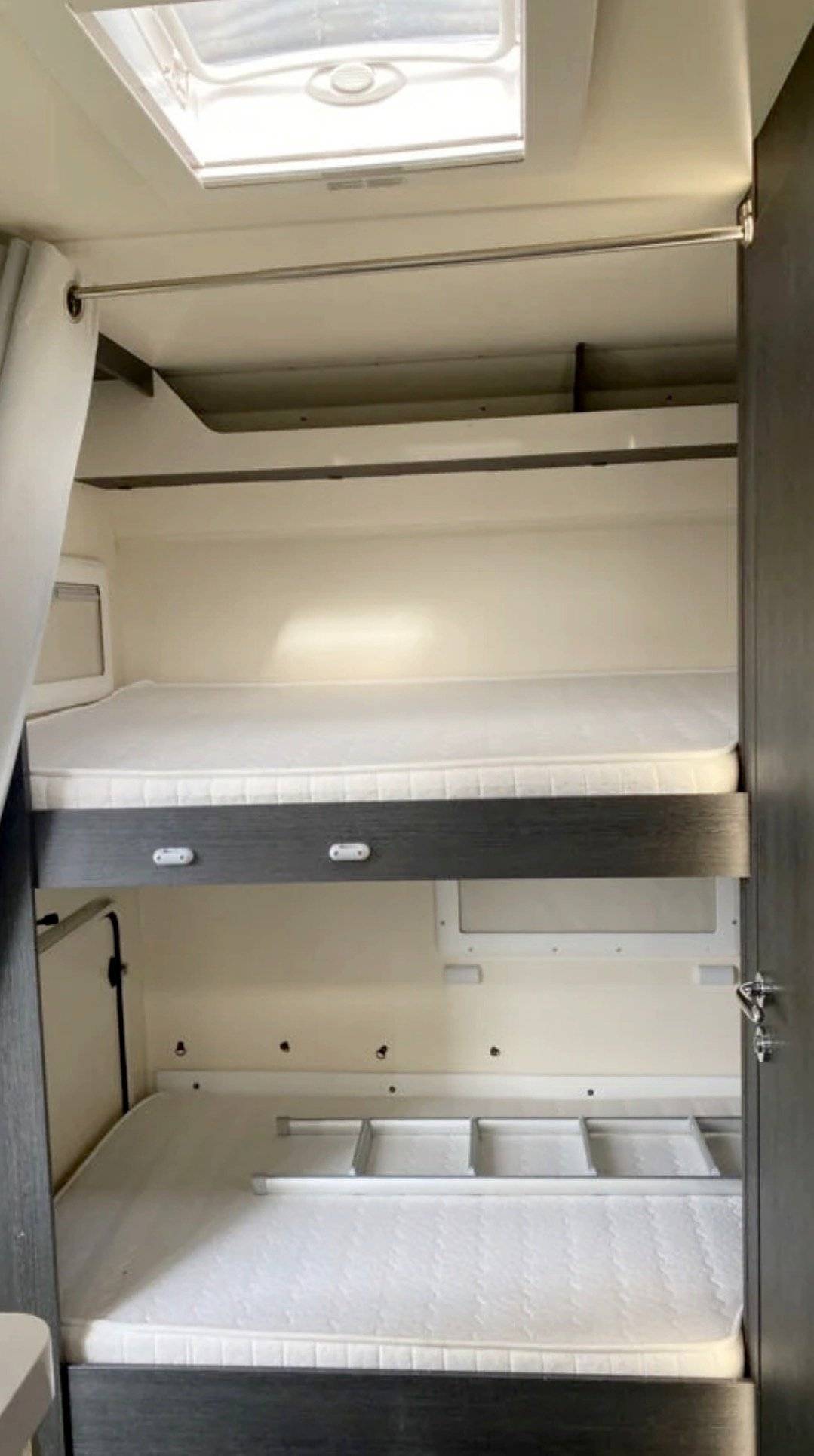 llits Ford Ford 170 CV - Yescapa