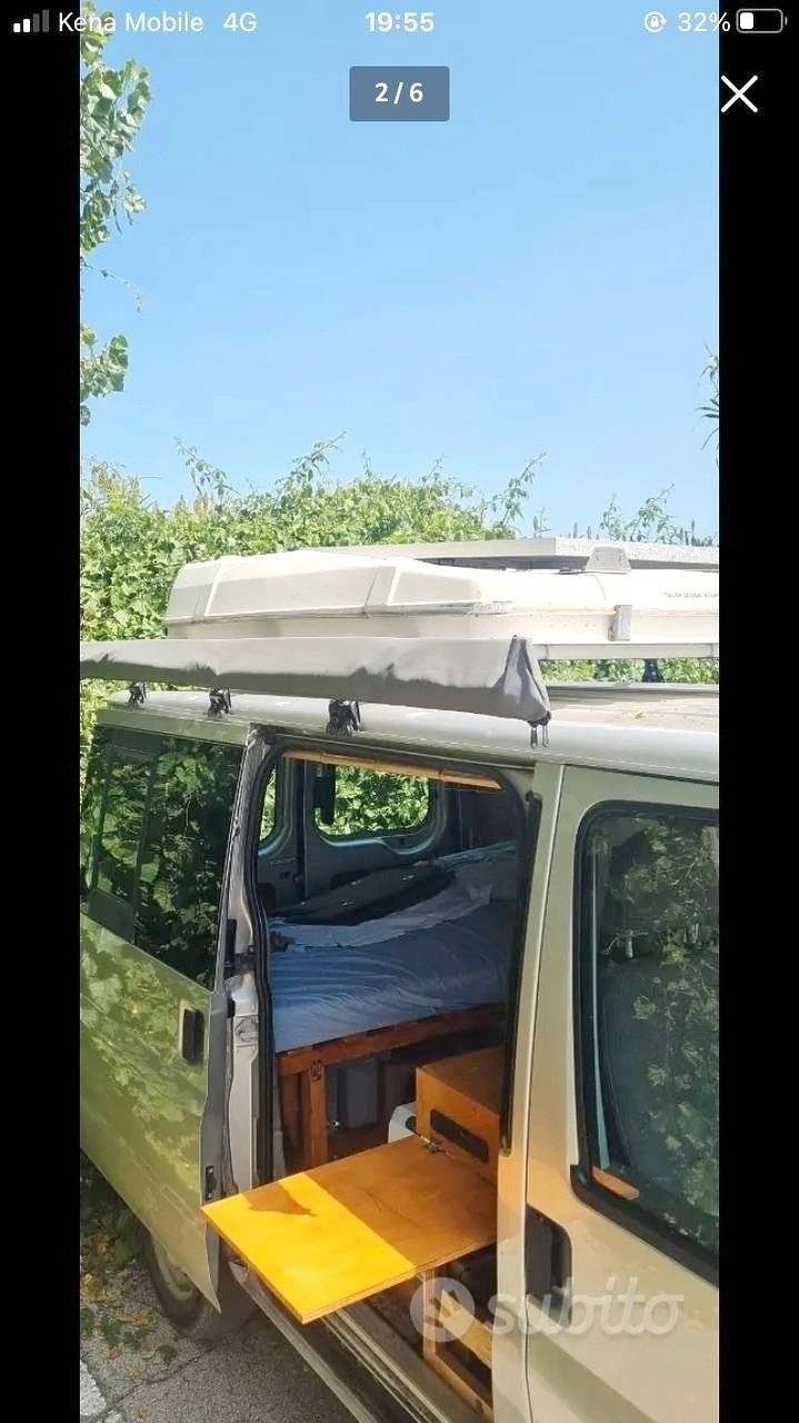 Área de jantar Ford Transit - Yescapa