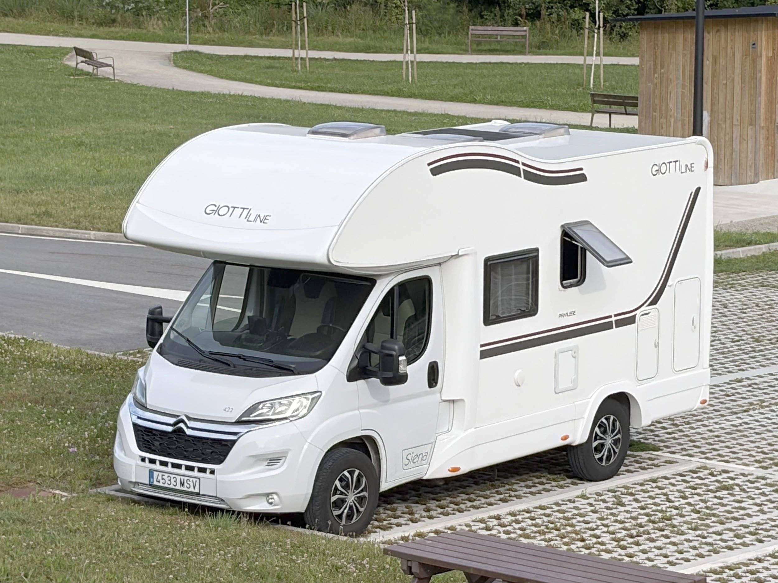 Vista frontale a ¾ Citroën - Yescapa
