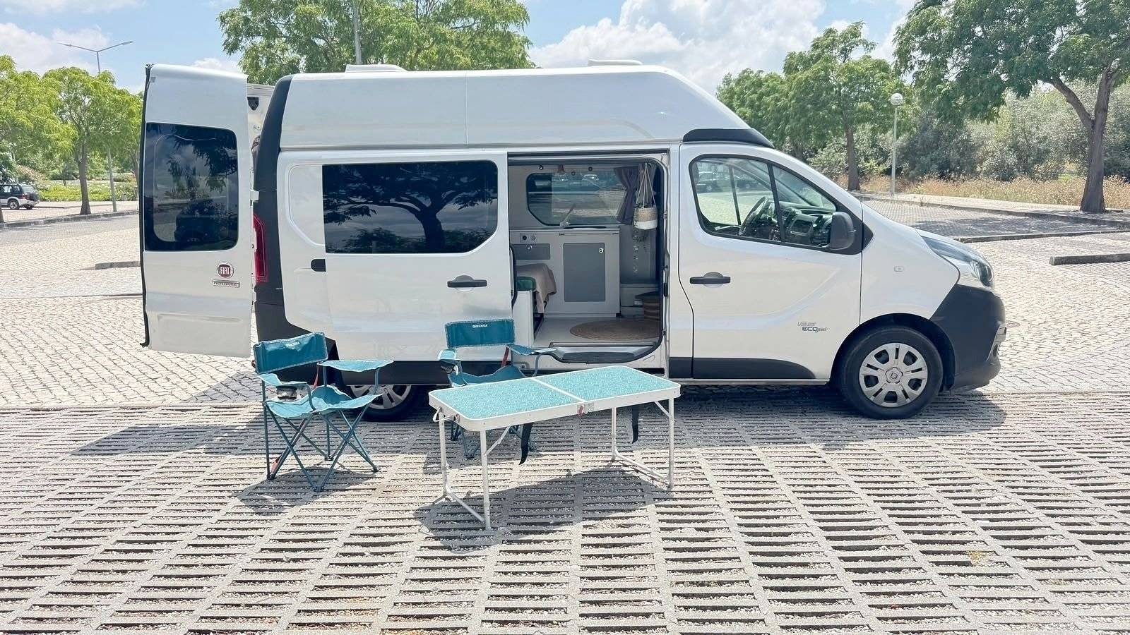 Front view from 3/4 Fiat Talento 1,6 l 120 ch - Yescapa