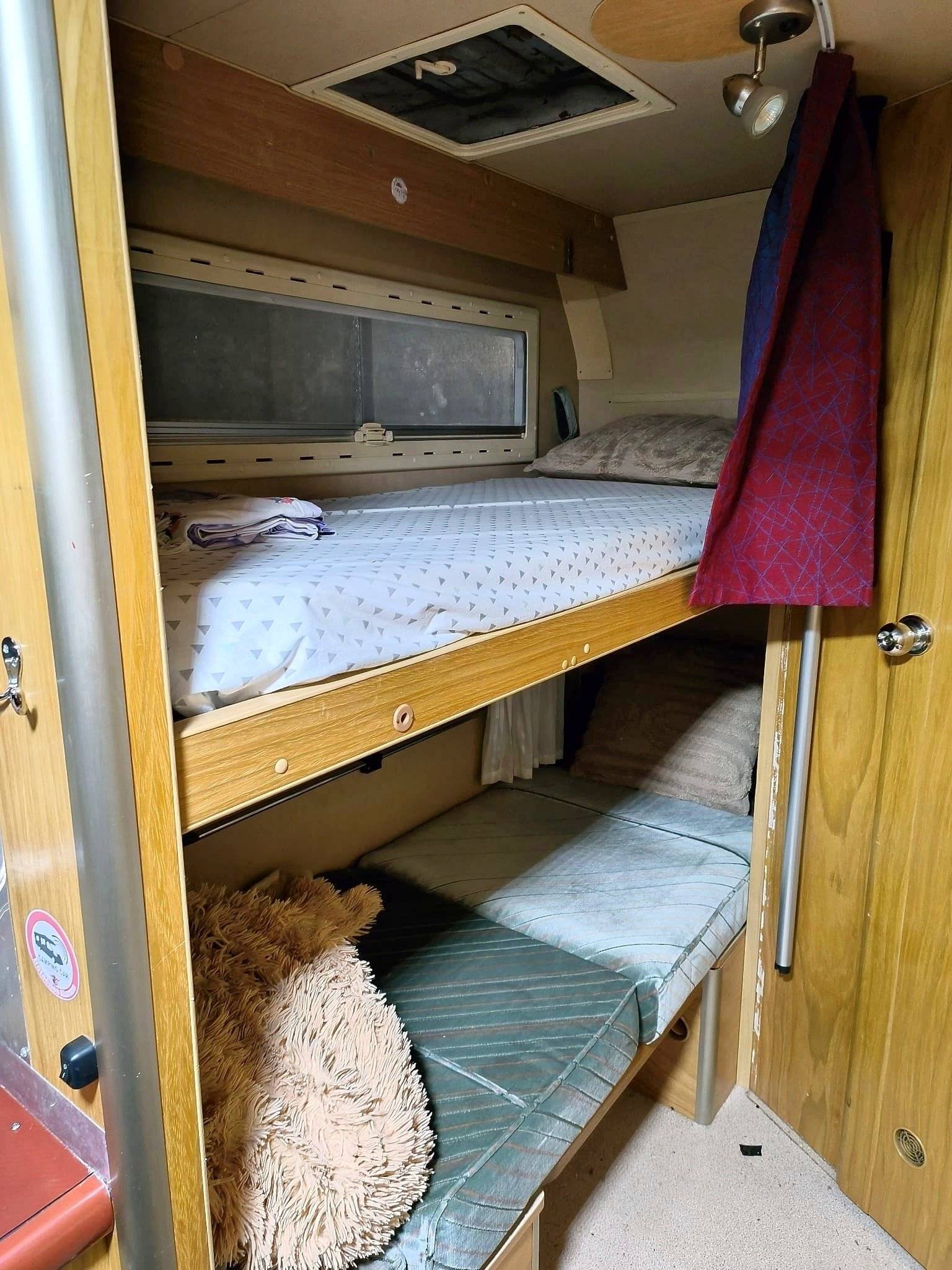 Dormidas Ford ford transit - Yescapa