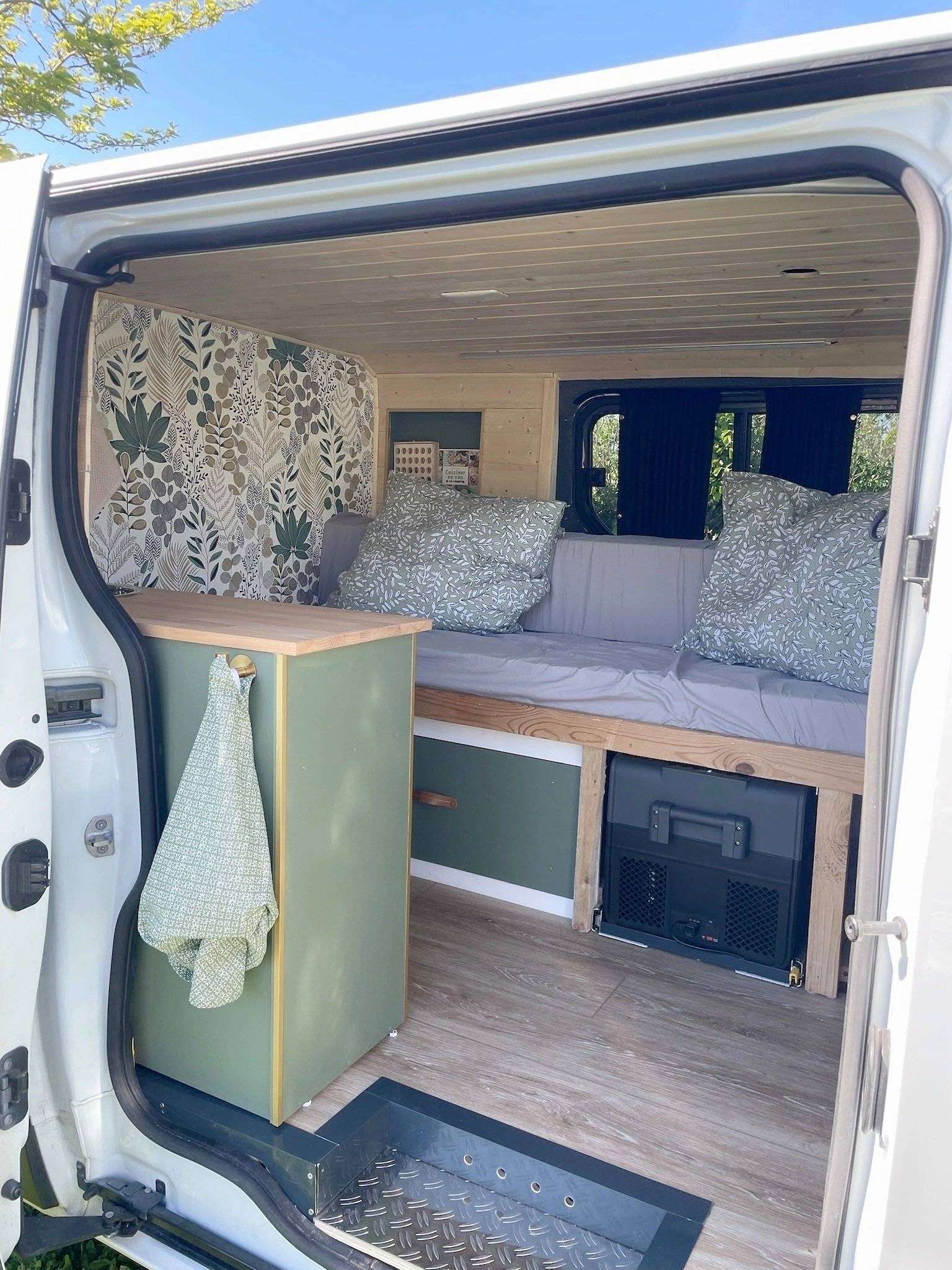 Couchages Renault Trafic 2,0 l dCi 120 ch. - Yescapa