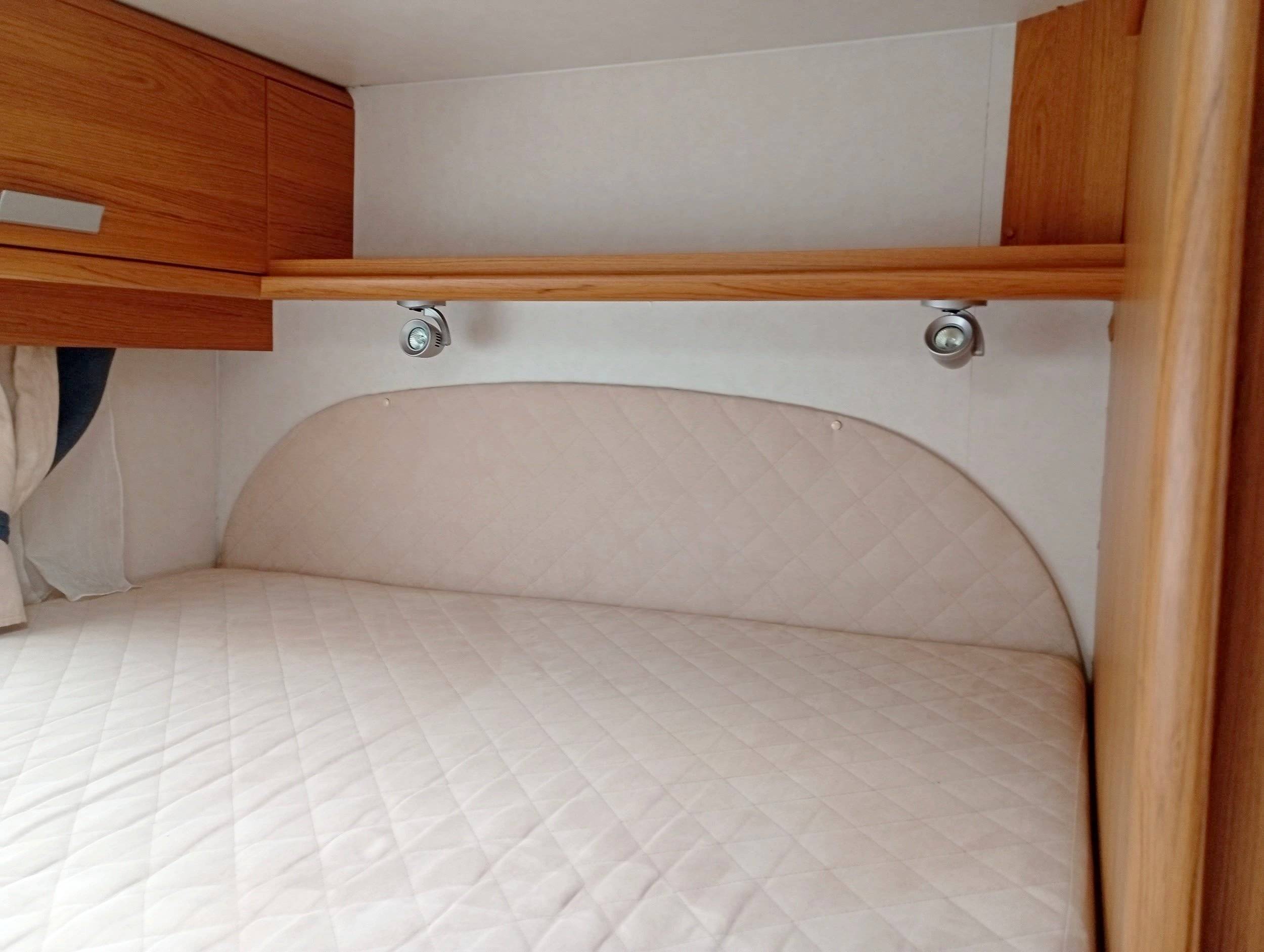 Plazas en cama Ford Transit 2,4 l TDCi 140 ch. - Yescapa