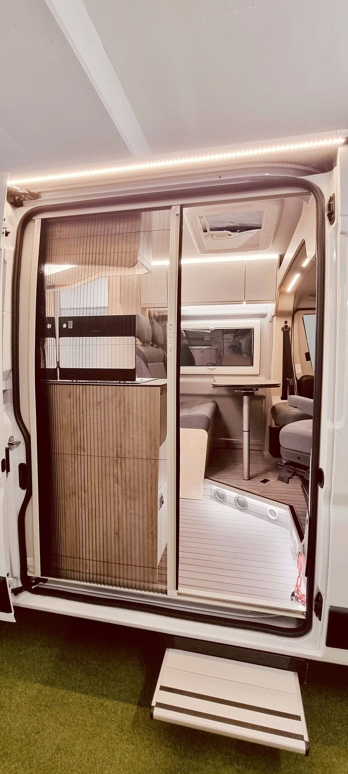 Jumper Desert Island