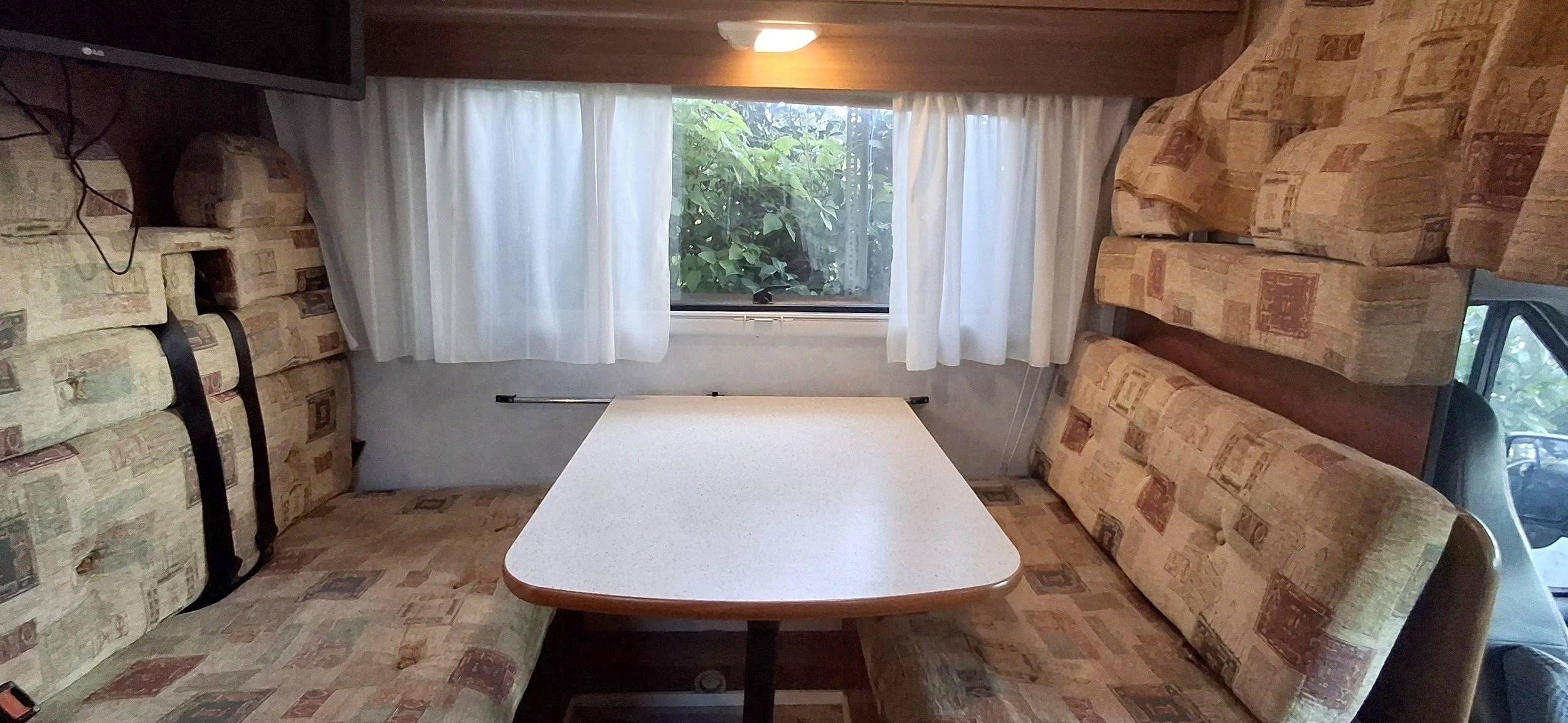 Dinette Ford Transit 2,0 l 115 ch - Yescapa