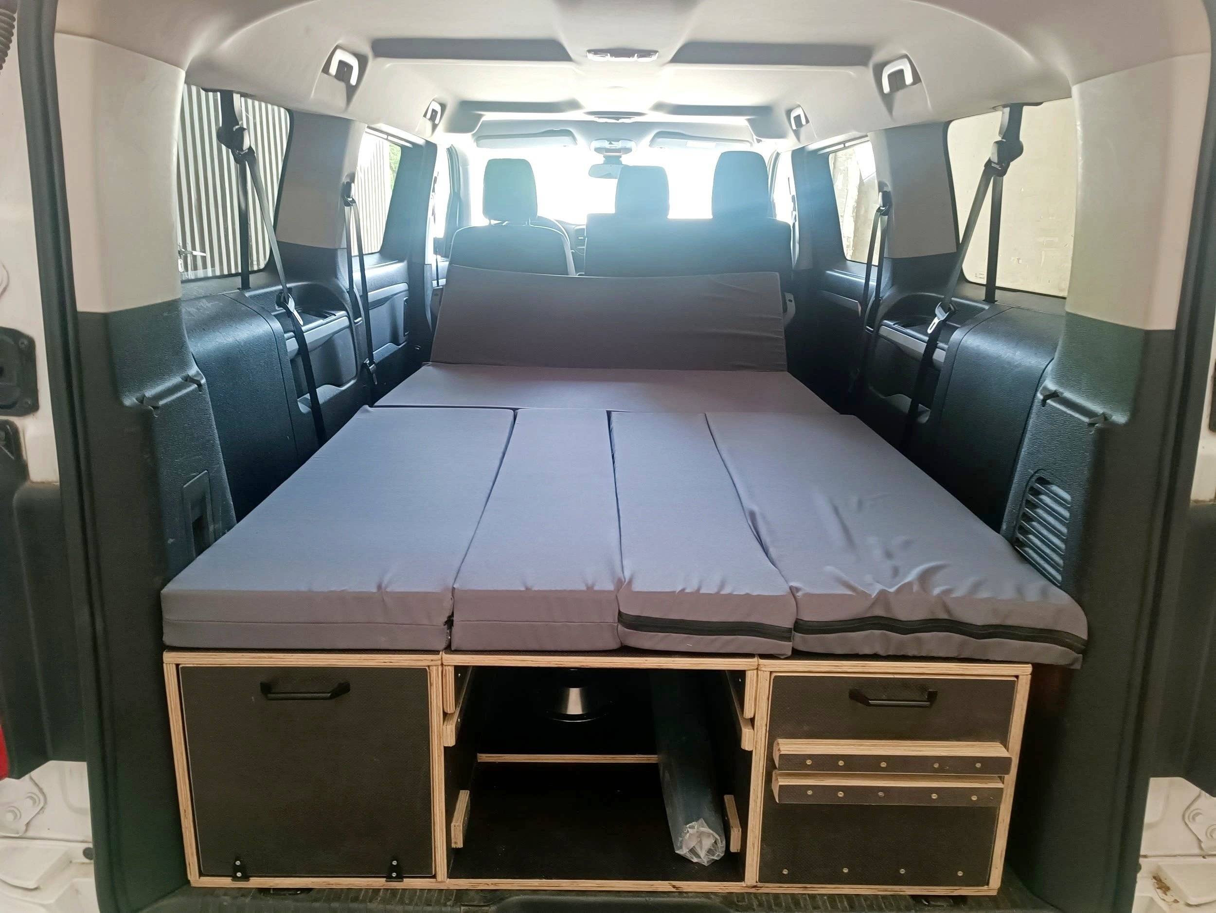 Plazas en cama Toyota ProAce Verso - Yescapa