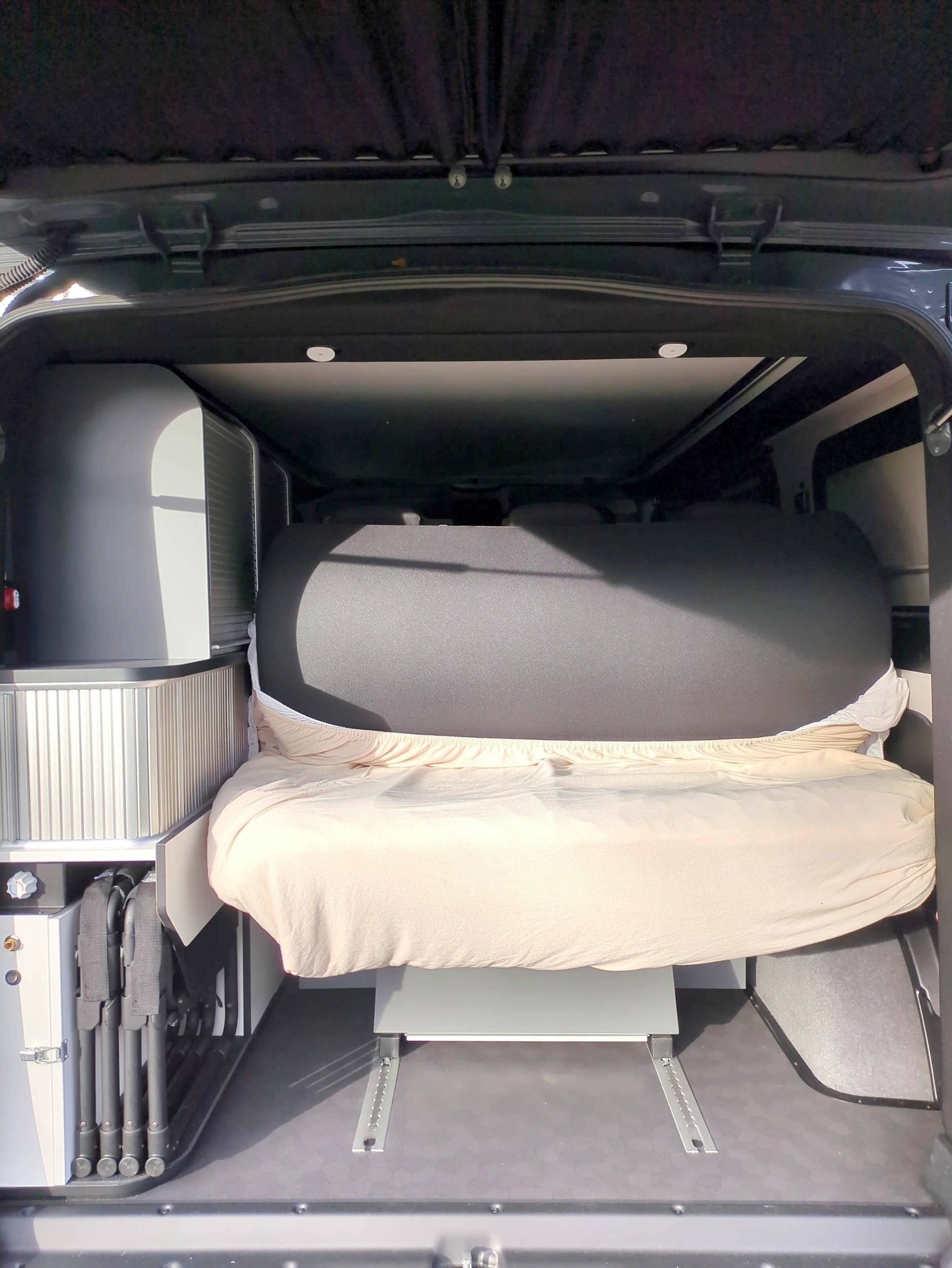 Couchages Renault Renault Trafic III 2.0L DCI 130CV - Yescapa