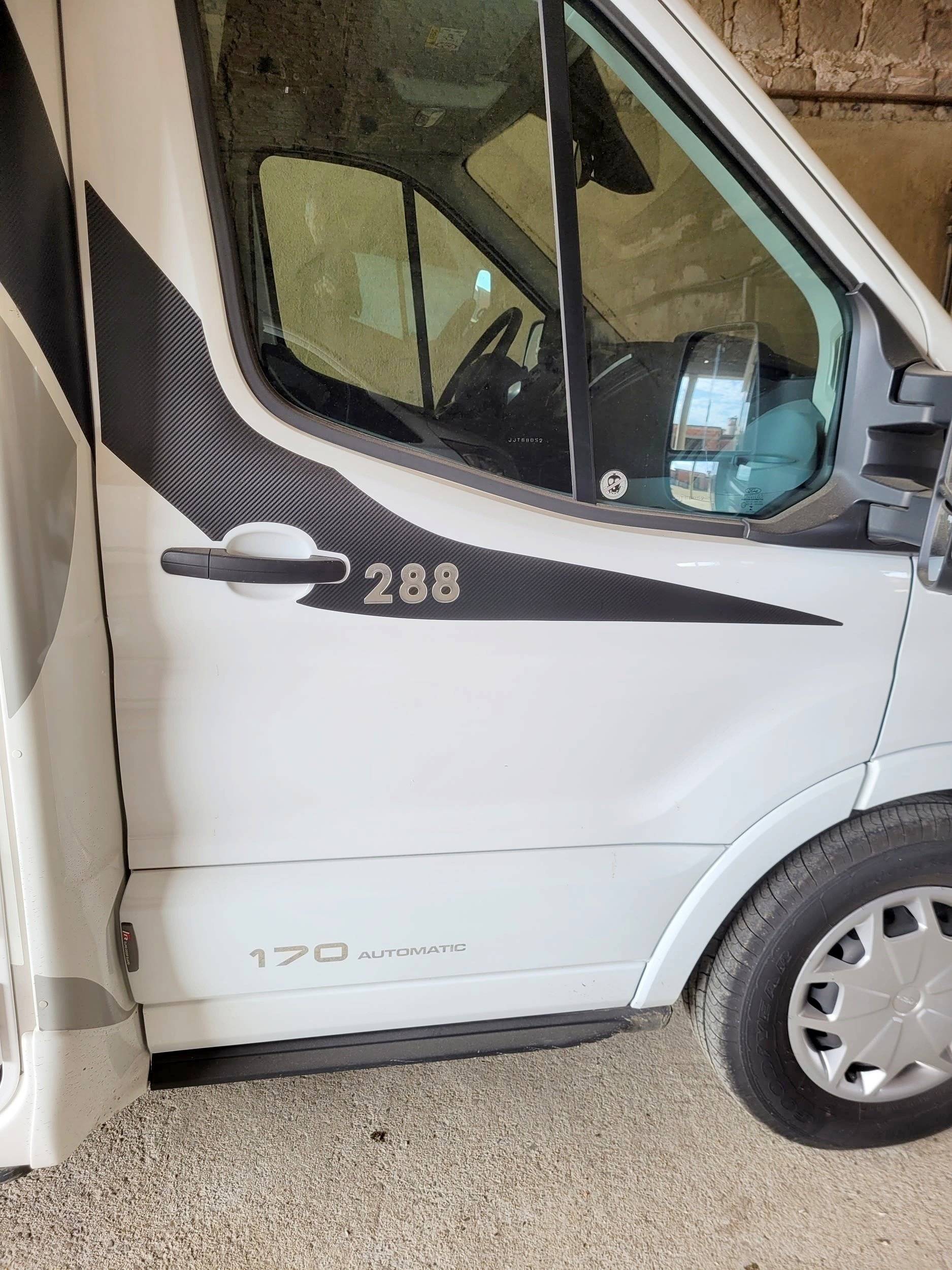 Challenger Graphite 288 , 170 PS