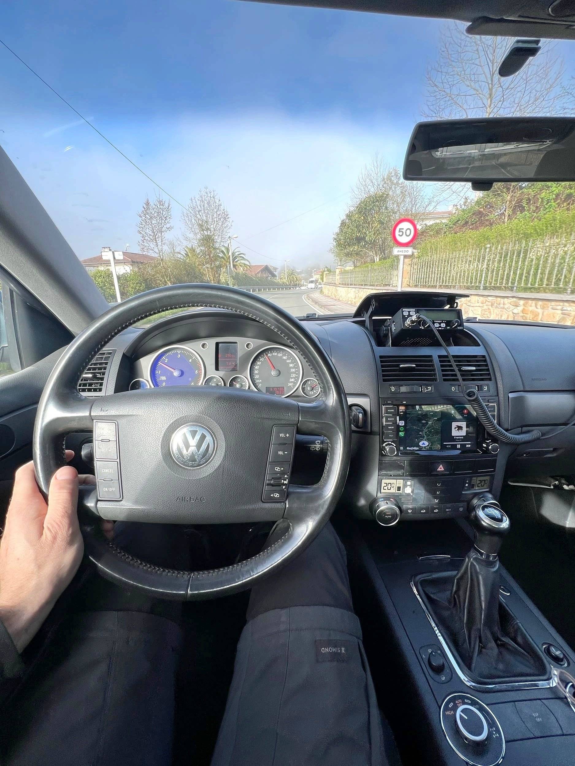 Driver's compartment Volkswagen touareg - Yescapa