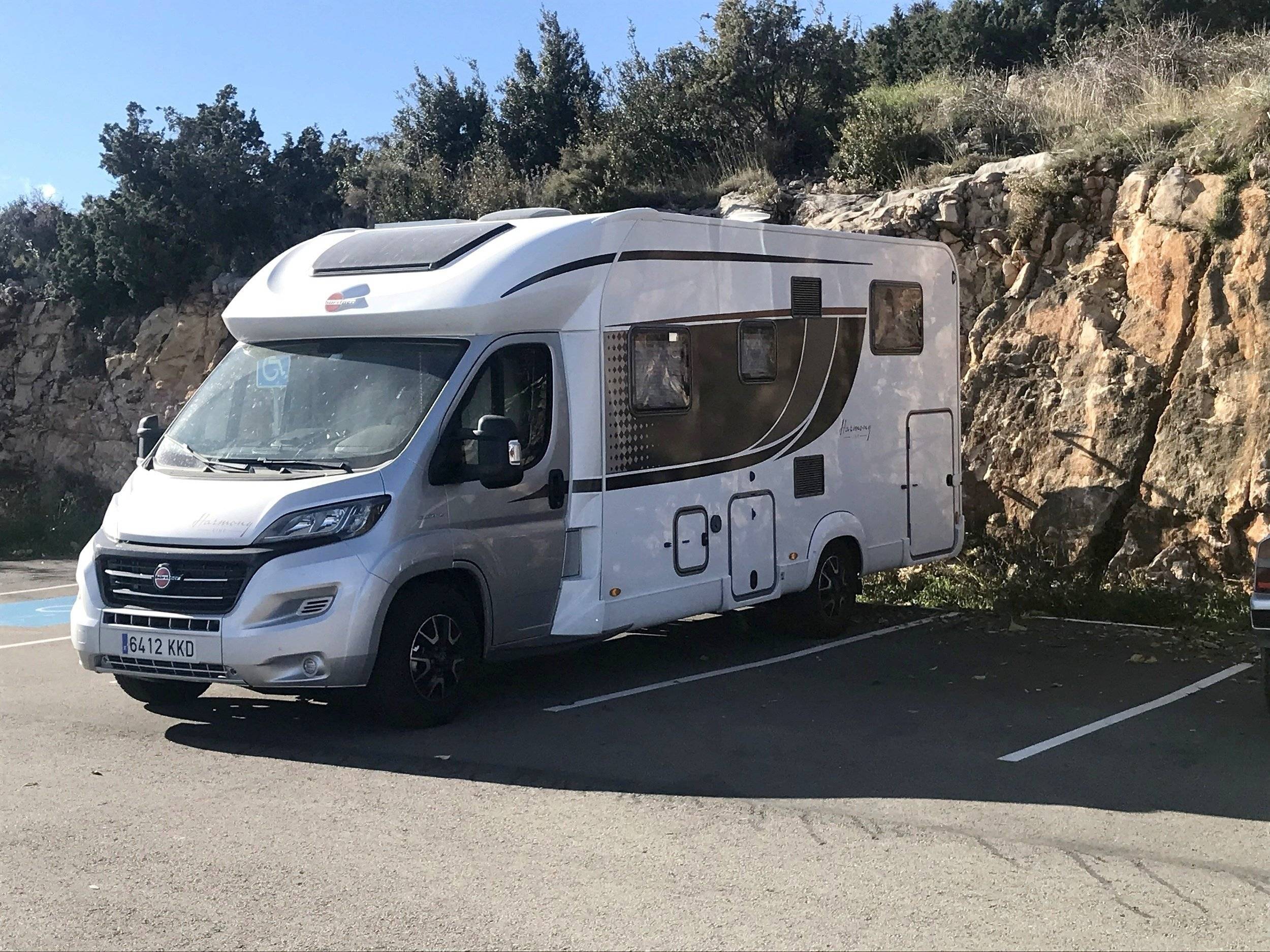 schräge Vorderansicht Fiat Ducato 2,3 l 150 ch/Al-Ko - Yescapa