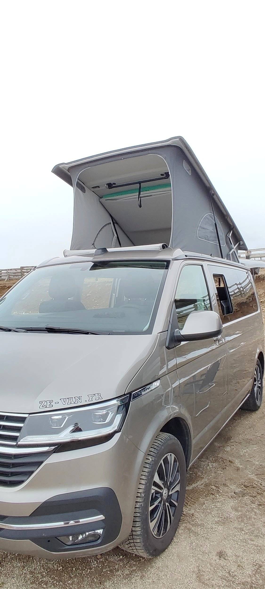 Voorkant 3/4 Volkswagen California T6 2l TDI 150ch - Yescapa