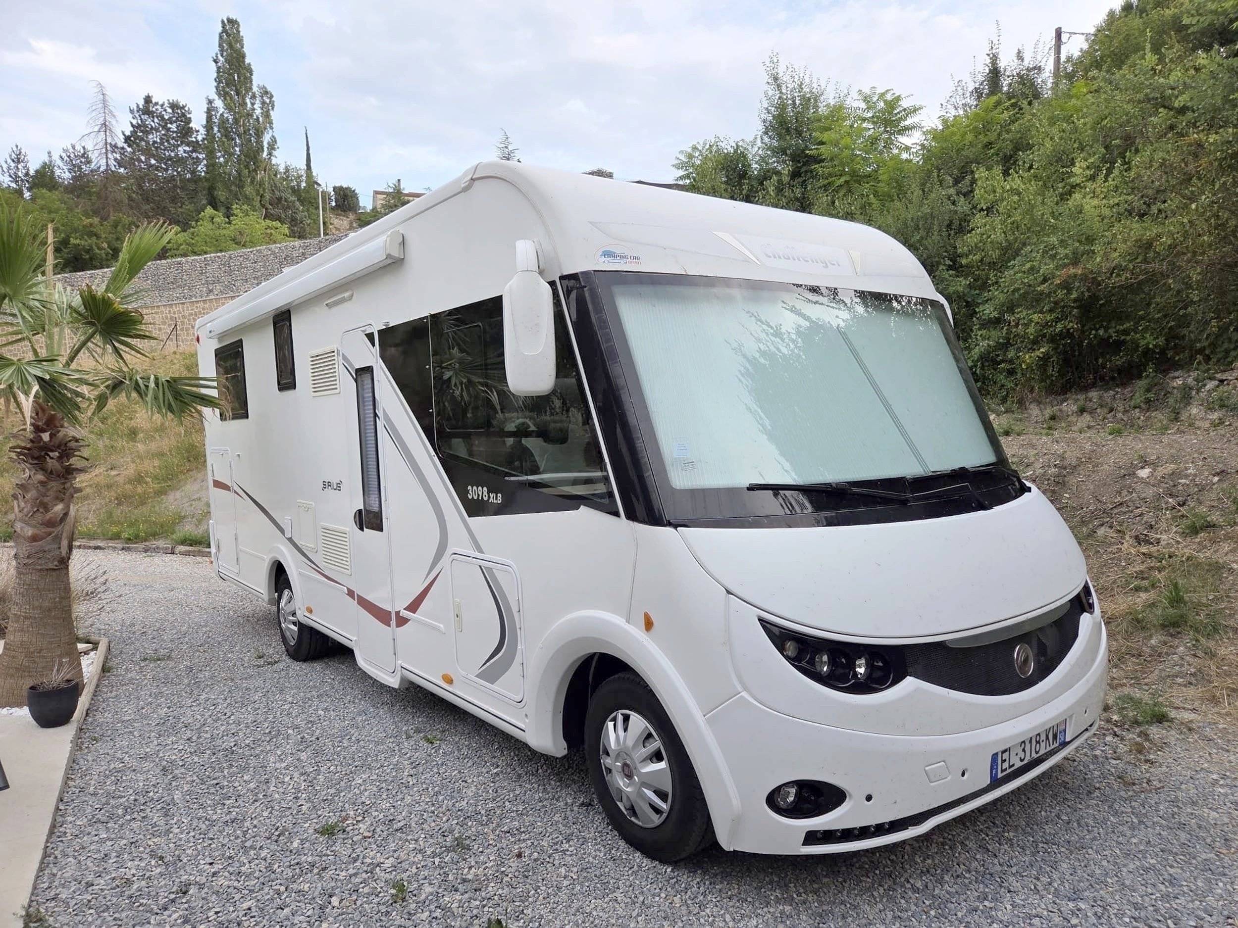 Front view from 3/4 Fiat Ducato 2,3 l Multijet 130 ch. - Yescapa
