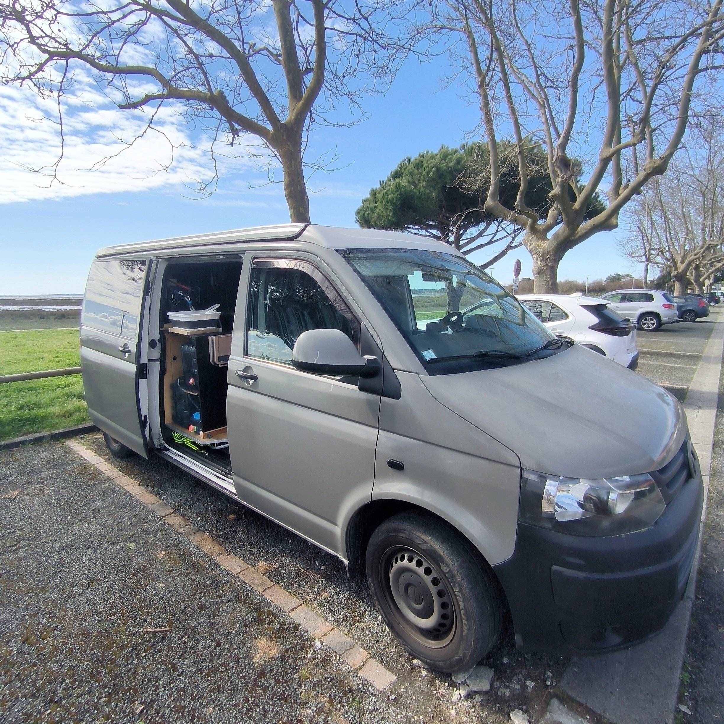 Vista del vehicle angle davanter Volkswagen - Yescapa