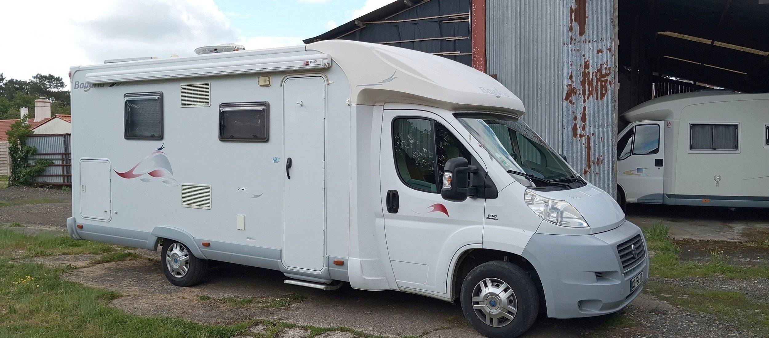 Front view from 3/4 Fiat 2,3 l 130 ch - Yescapa