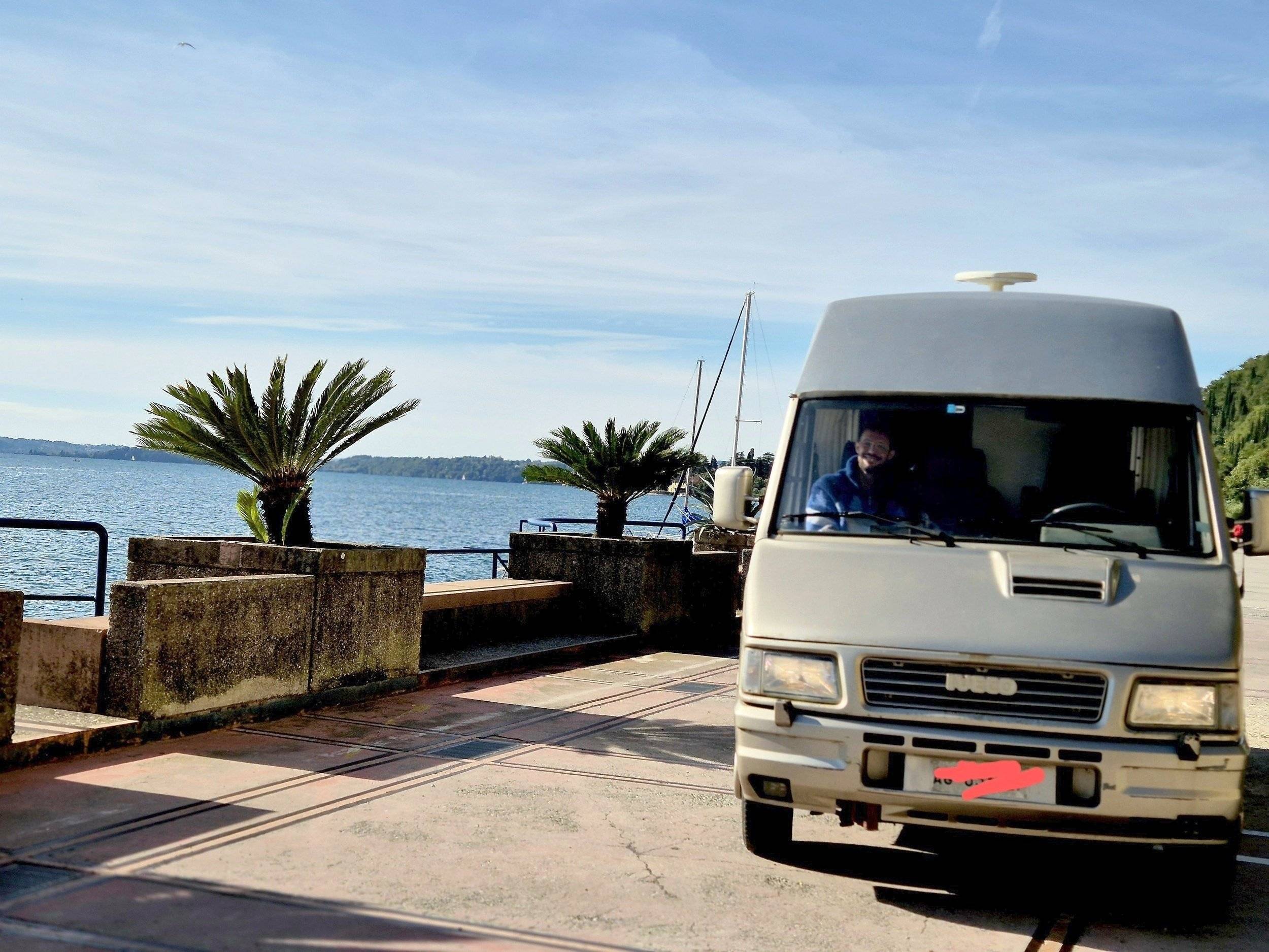 Vue avant de 3/4 Fiat - Yescapa