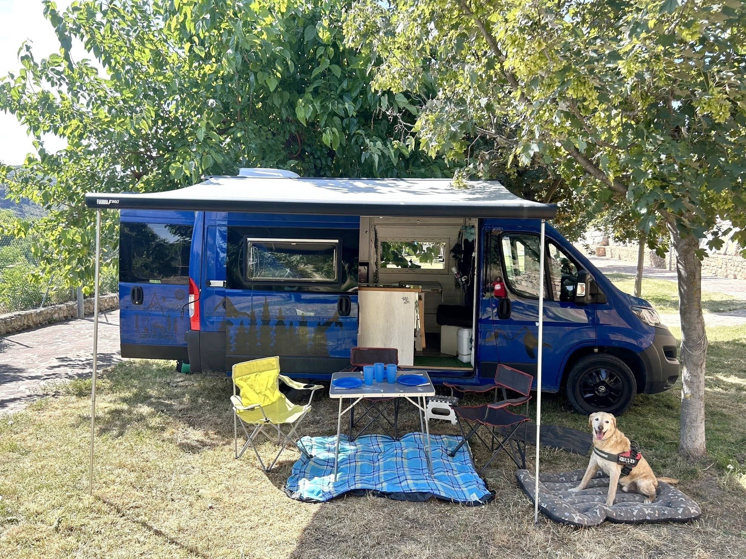 Voorkant 3/4 Peugeot Boxer 2,0 l 130 ch - Yescapa