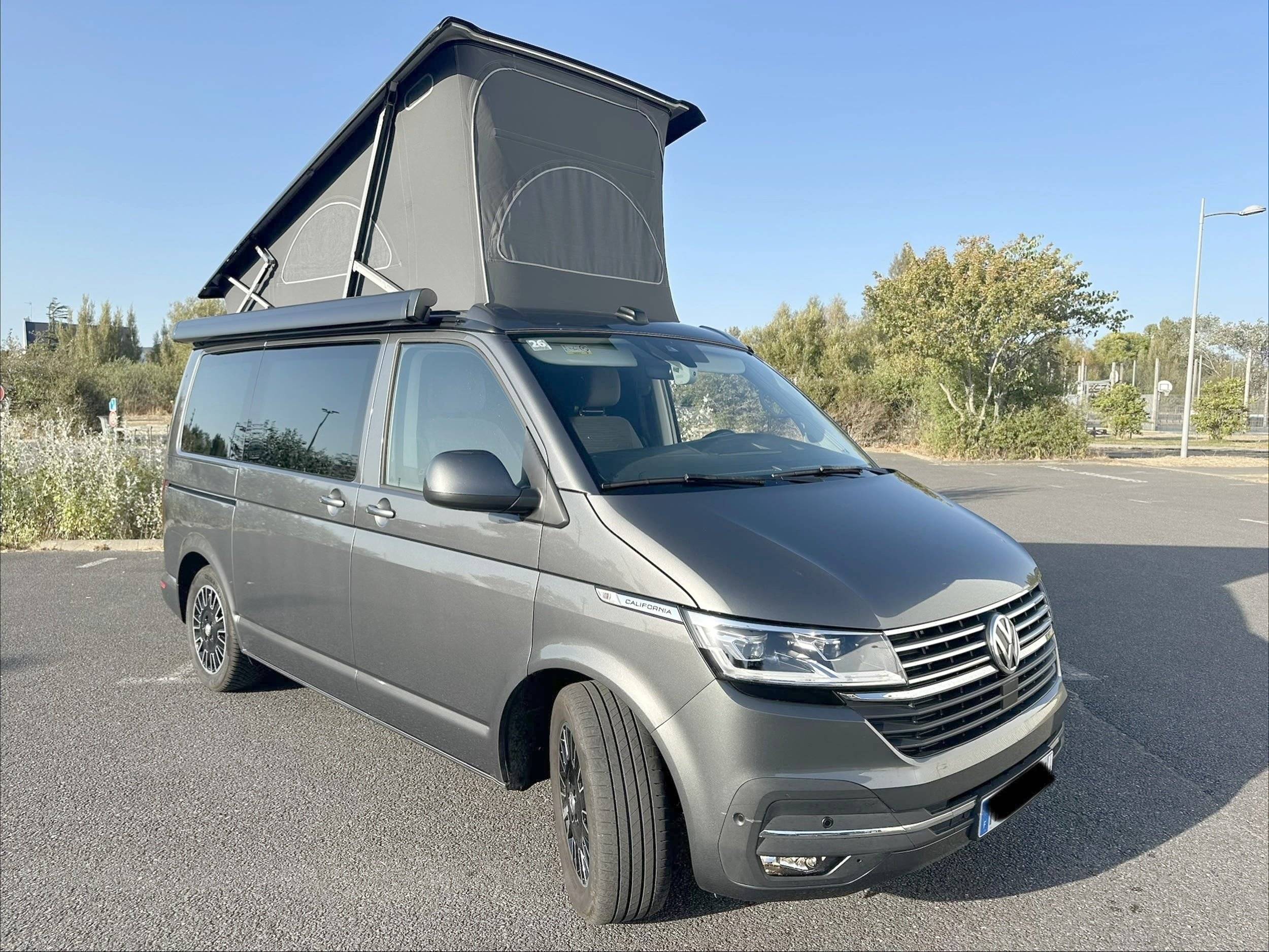 Vue avant de 3/4 Volkswagen T6 2,0 l 204 ch - Yescapa