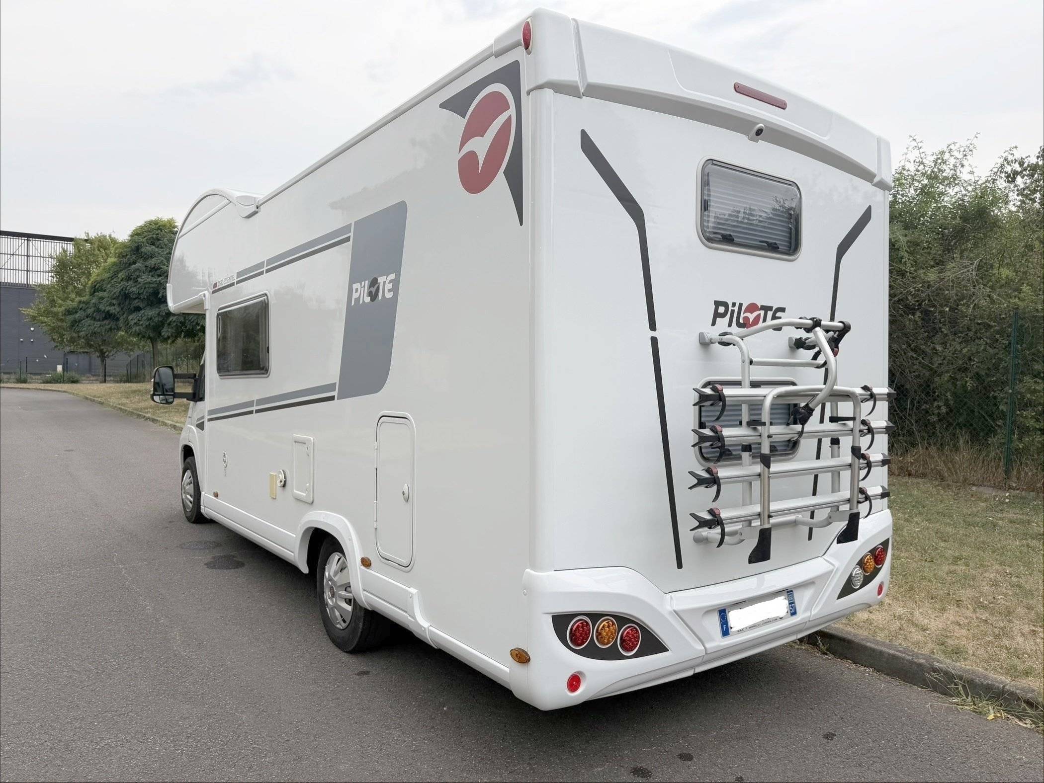 Dining Area Fiat Ducato - Yescapa