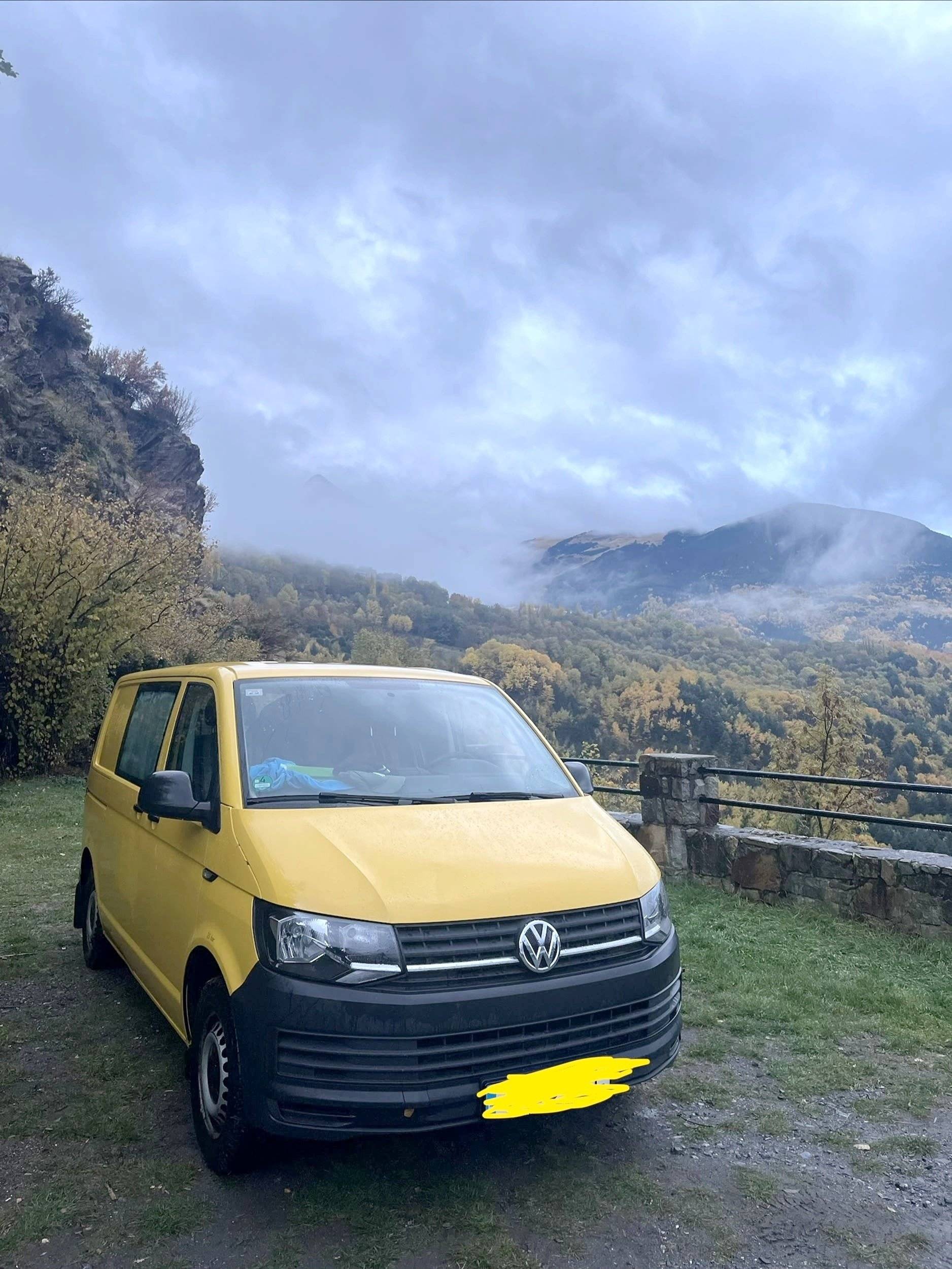 Vista de 3/4 Volkswagen T6 2 l 102 ch - Yescapa