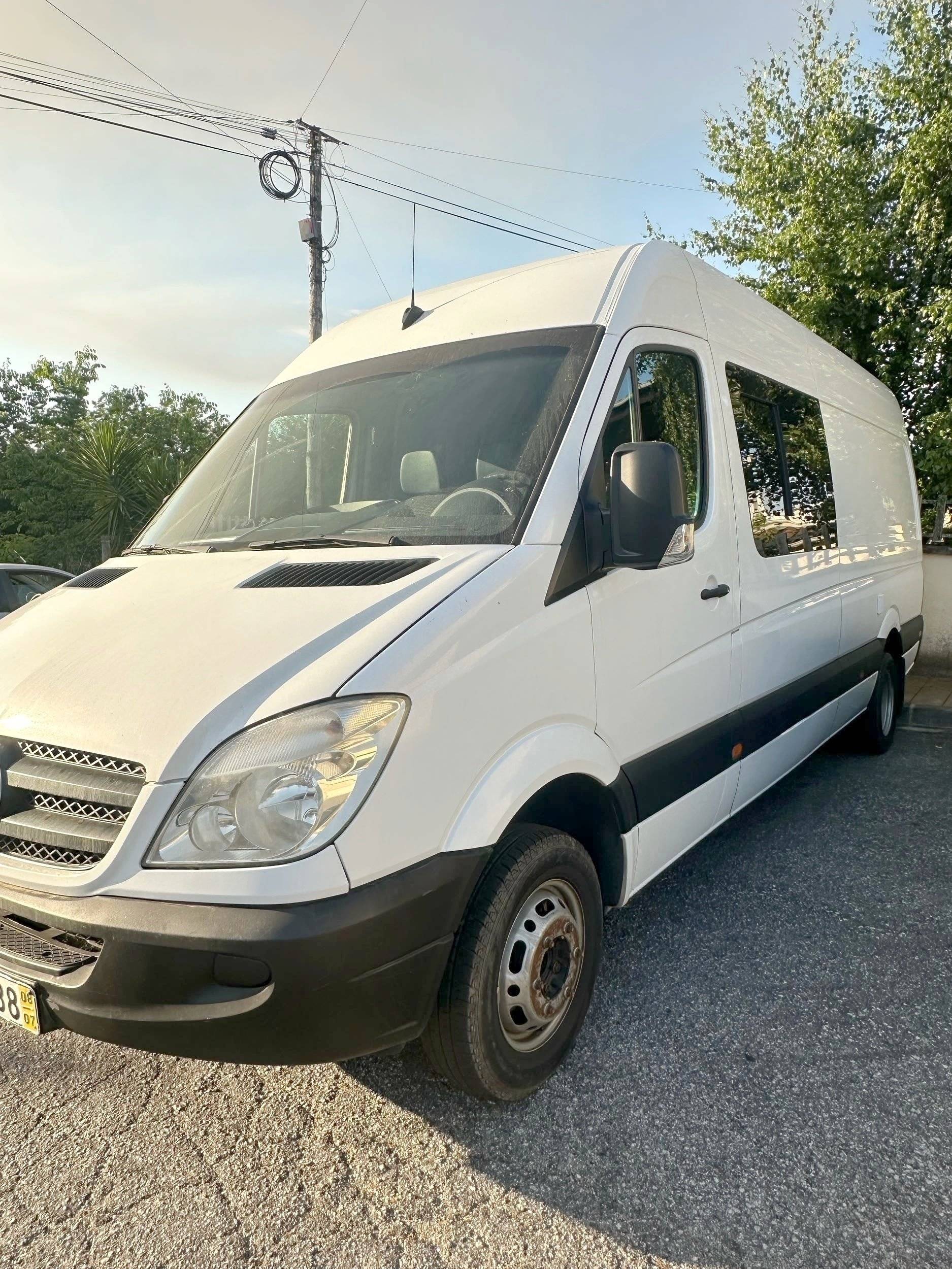 Front view from 3/4 Mercedes Sprinter 2,2 l CDI 150 ch. - Yescapa