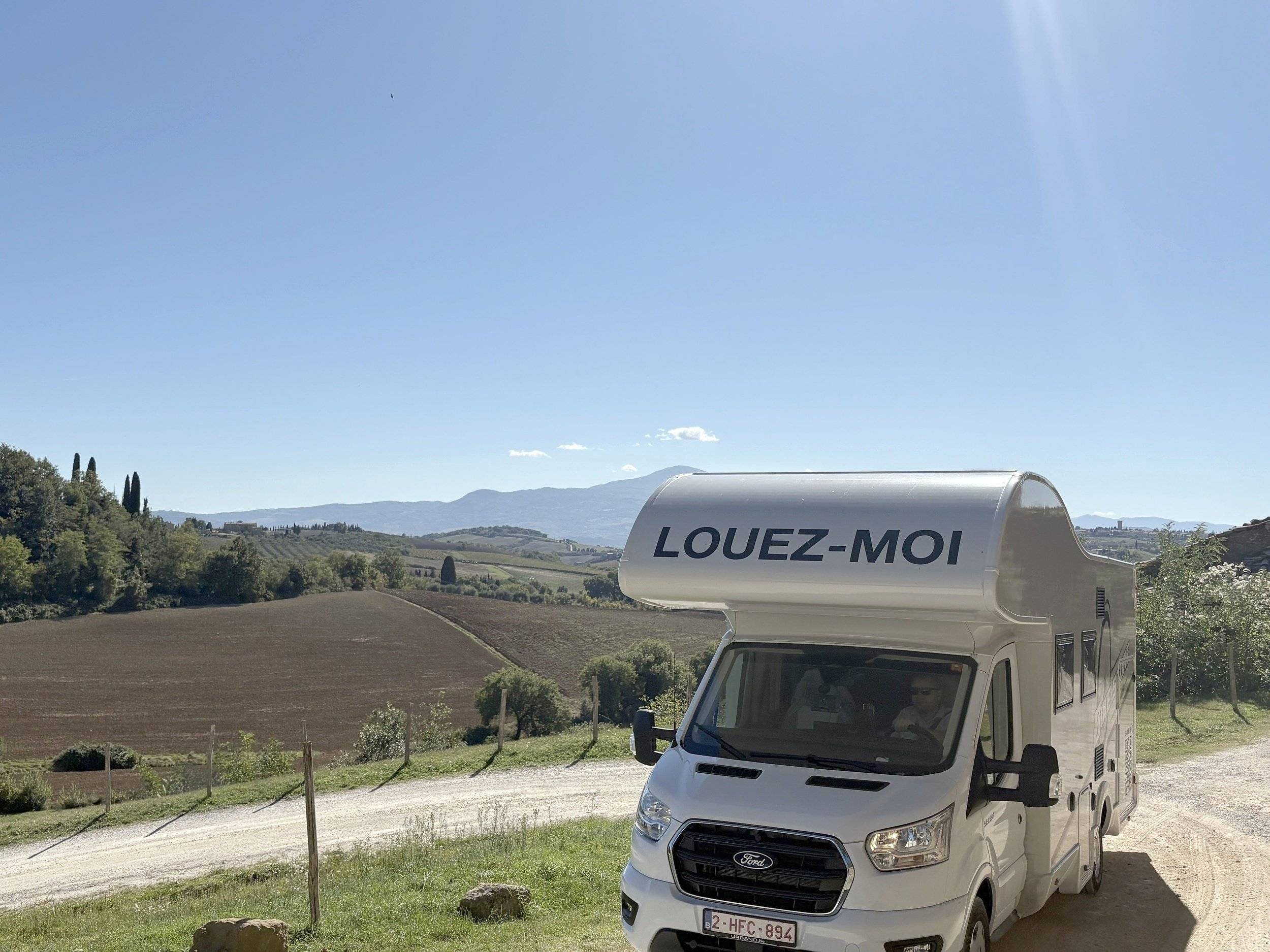 Front view from 3/4 Ford Transit 2,0 l 170 ch - Yescapa